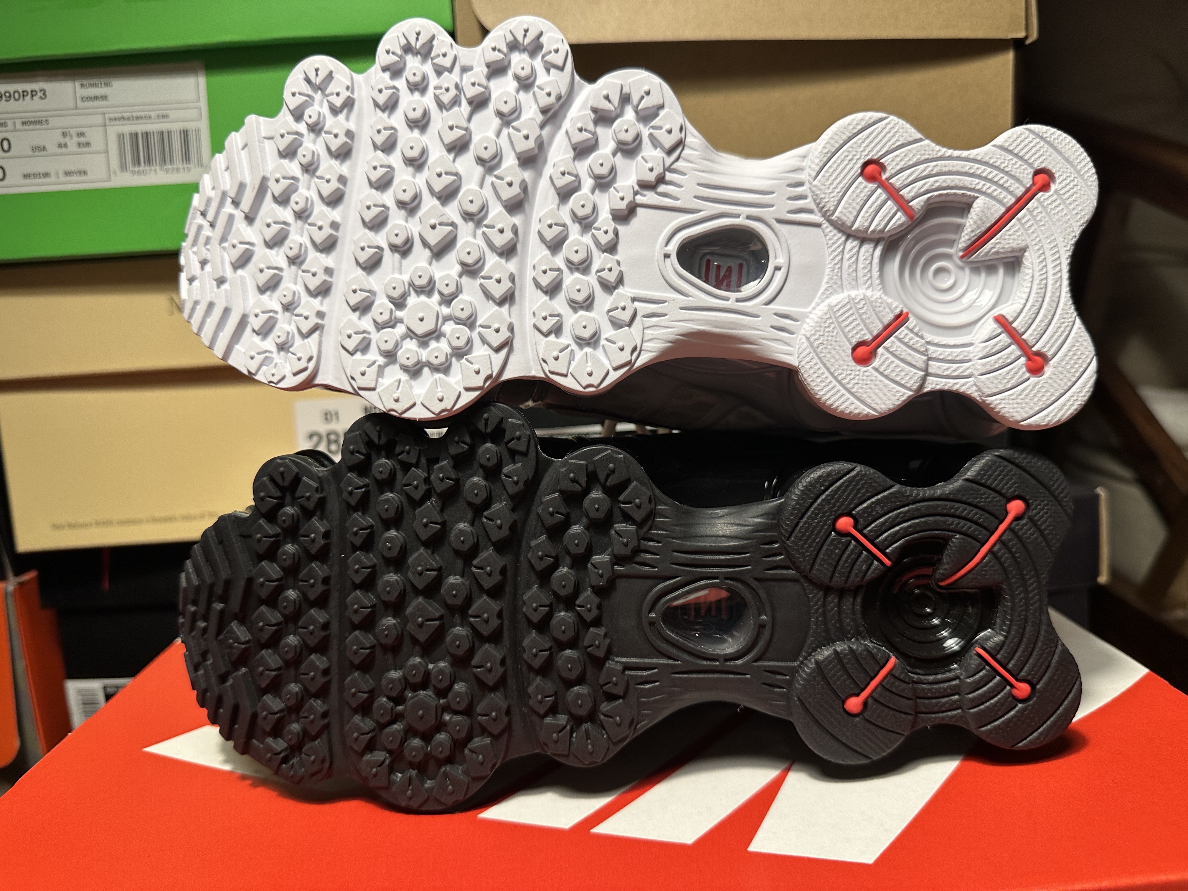 (W) Nike Shox TL White and Max Orange, (W) Nike Shox TL Black and Max Orange 착용 스타일 - 3