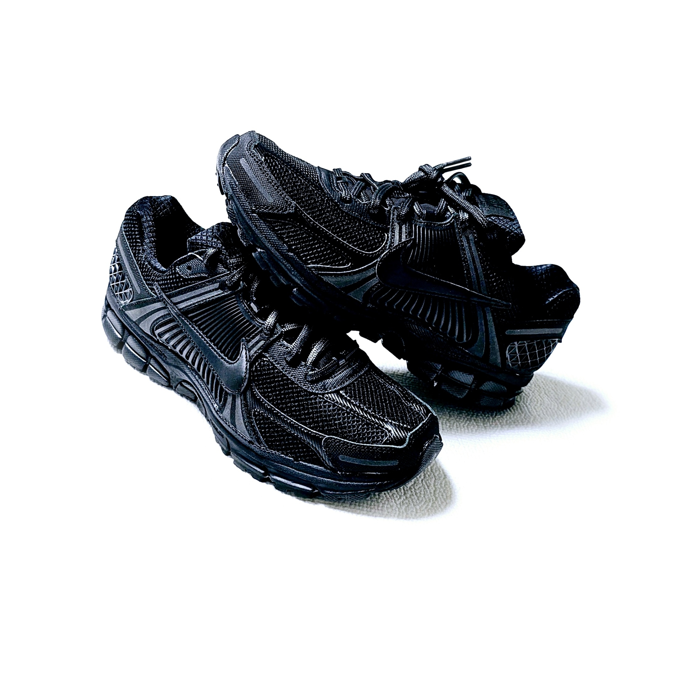 Nike Zoom Vomero 5 SP Black 착용 스타일 - 2