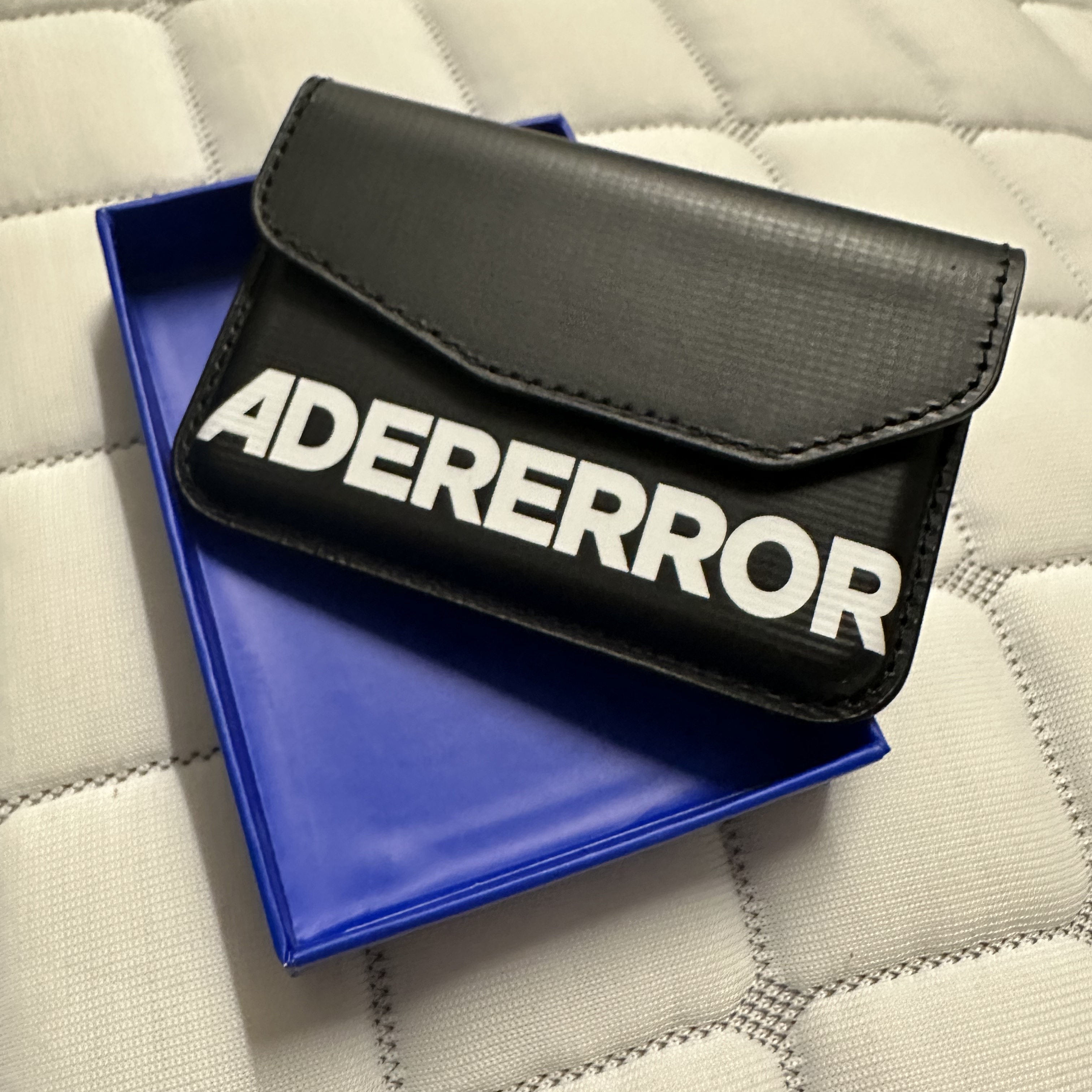 Ader Error Standic Magsafe Wallet Noir 착용 스타일