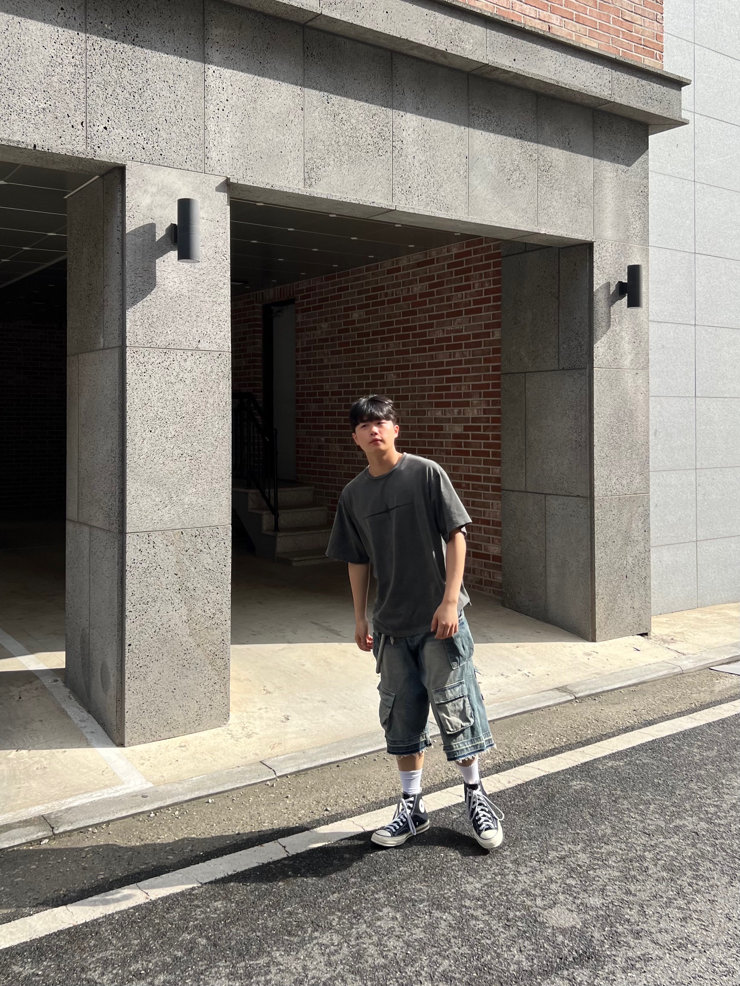 Nos Couleurs Old Washed Cargo Denim Shorts Blue, Converse Chuck 70 Hi Black 착용 스타일 - 2