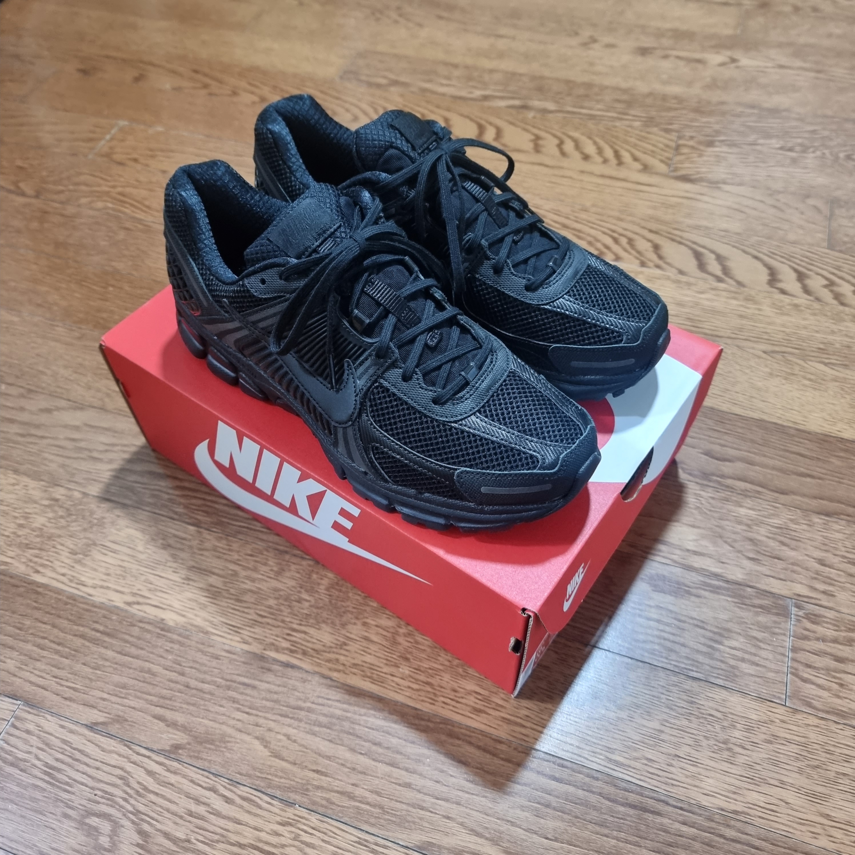 Nike Zoom Vomero 5 SP Black 착용 스타일