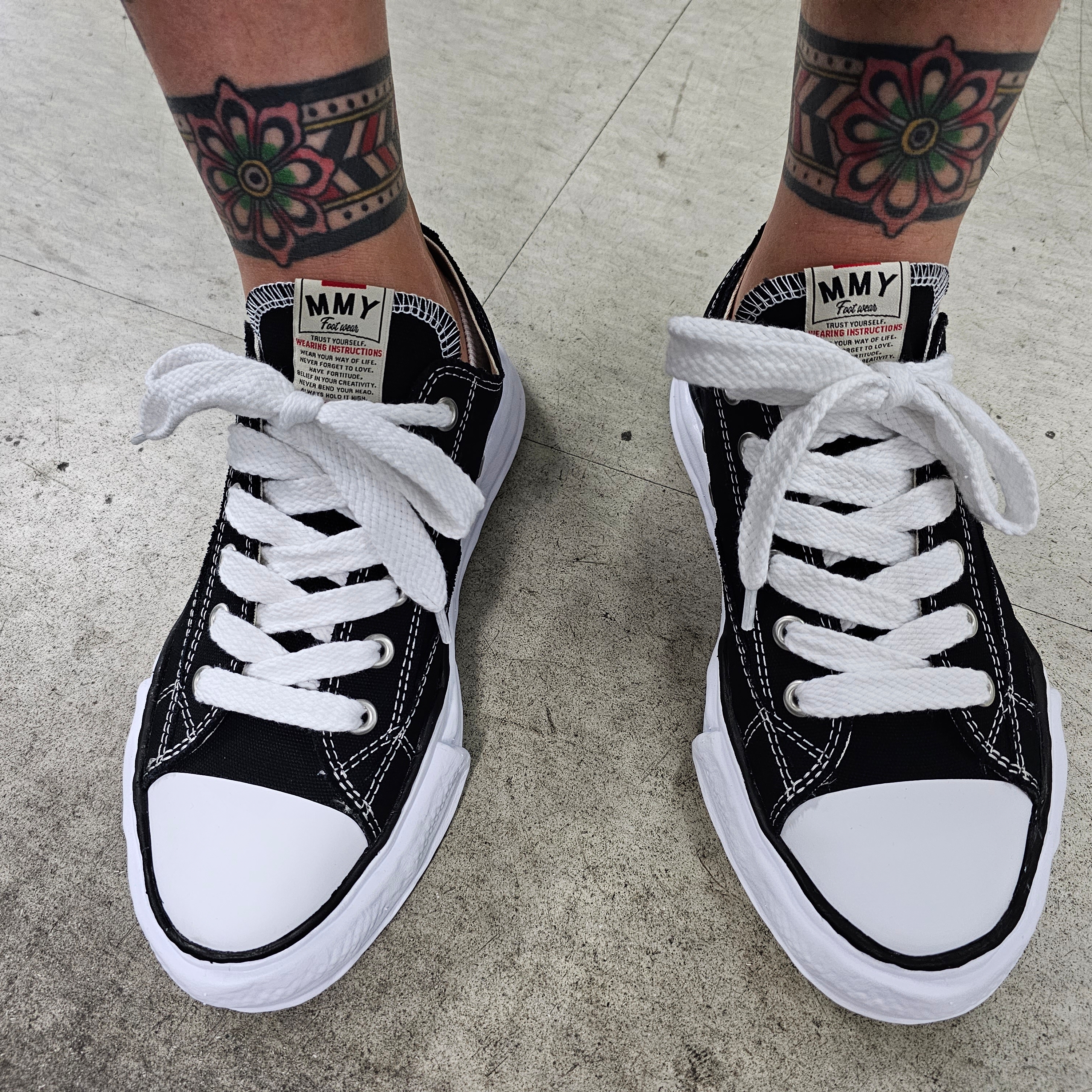 Maison Mihara Yasuhiro Peterson OG Sole Canvas Low Sneakers Black 착용 스타일