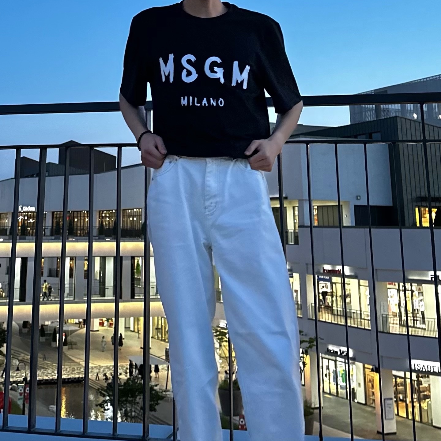 MSGM Cotton T-Shirt with Brushed Logo Black, Converse x Play Comme des Garcons Chuck 70 Ox Black 착용 스타일 - 3