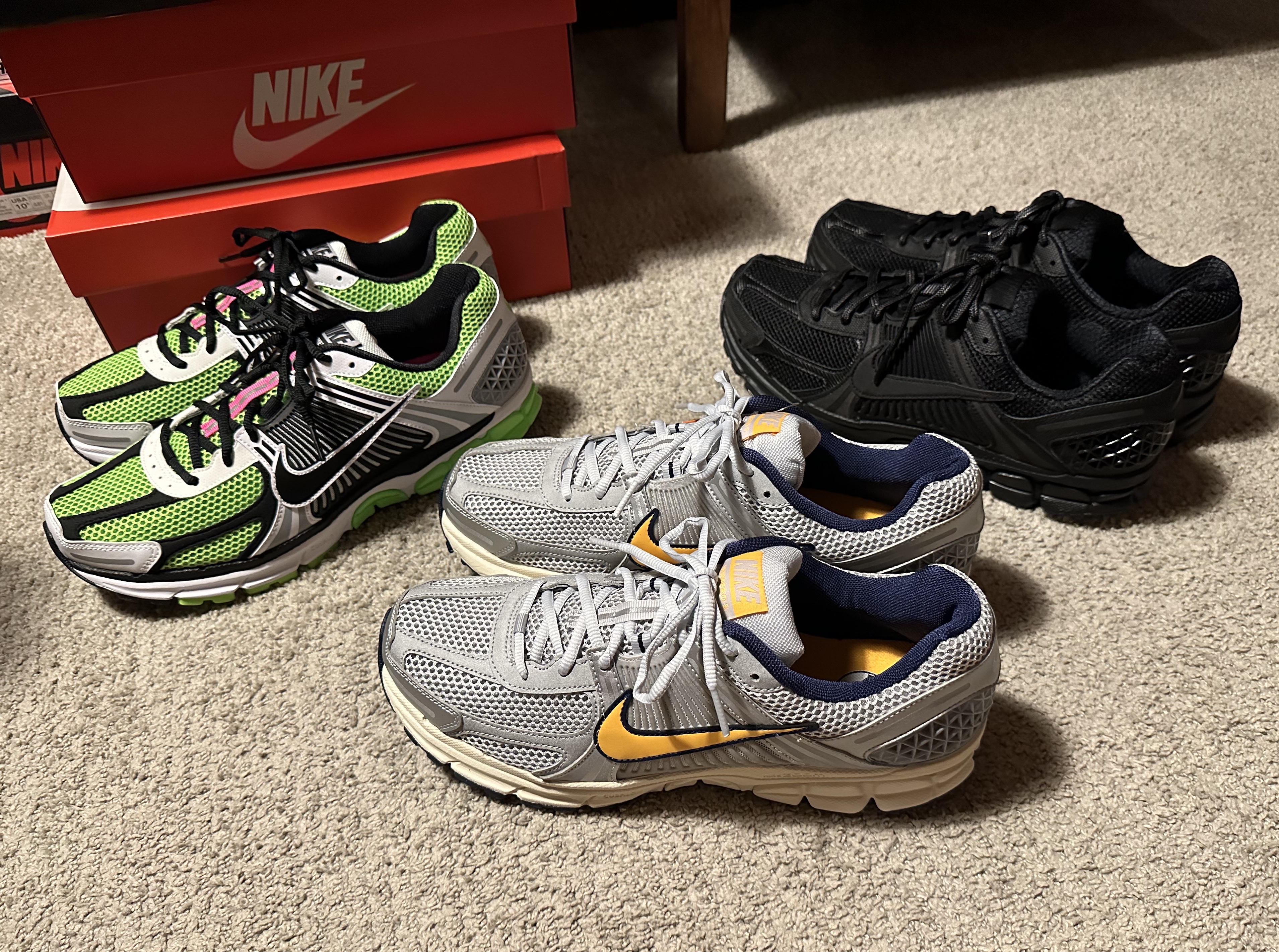 Nike Zoom Vomero 5 Pure Platinum and Laser Orange, Nike Zoom Vomero 5 SP Black 착용 스타일 - 1