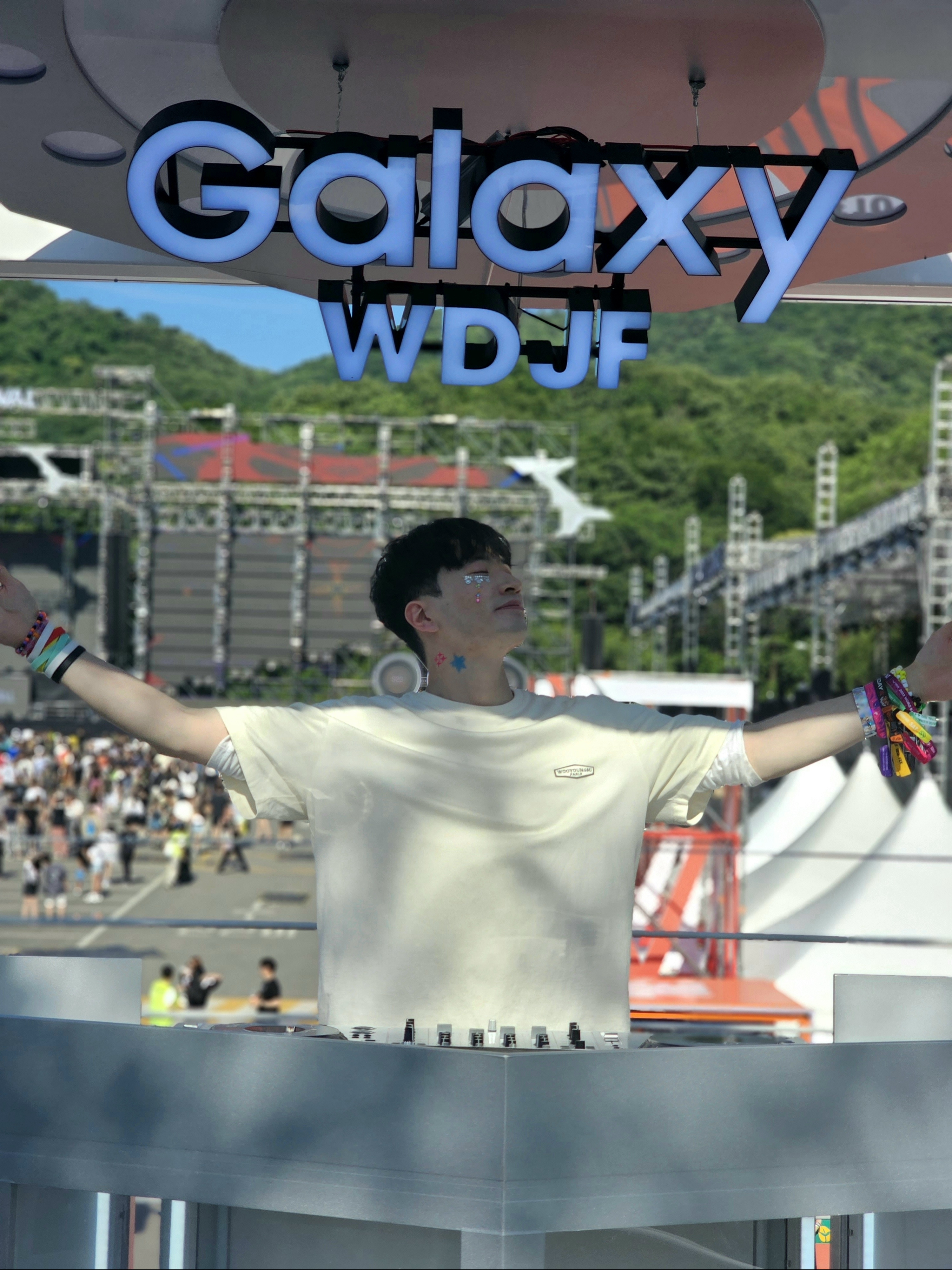 Wooyoungmi Nylon Beige Back Logo T-Shirt Ivory - 22SS 착용 스타일