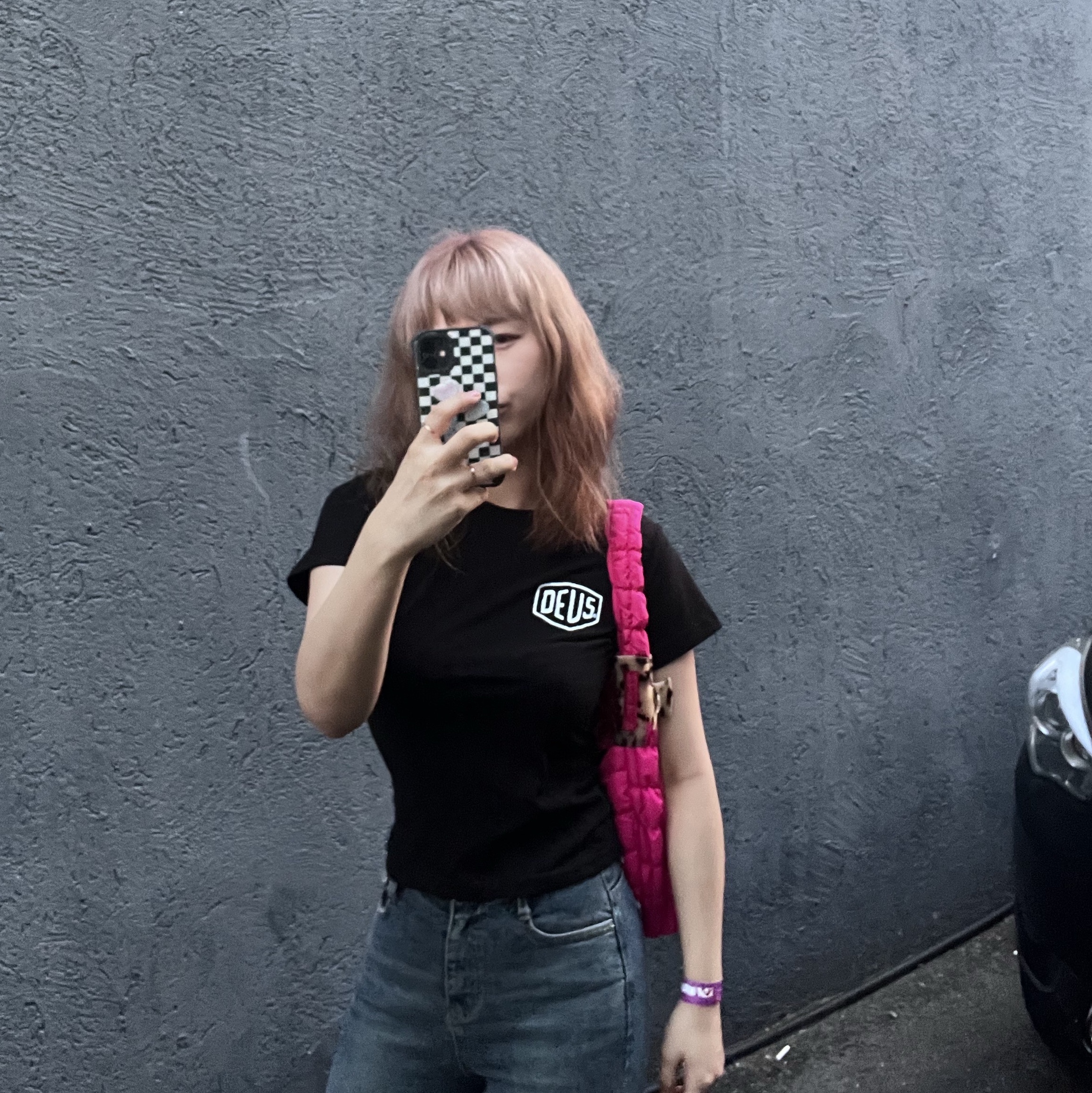 COS Quilted Mini Bag Pink, Deus Ex Machina Seoul College T-Shirt Black 착용 스타일 - 2