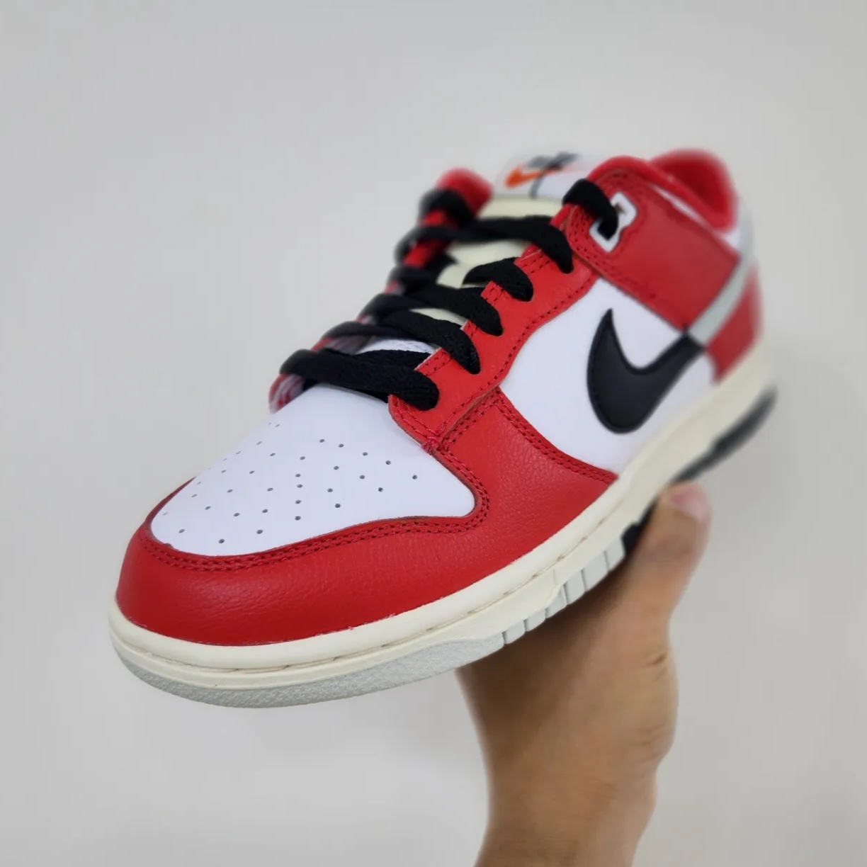 Nike Dunk Low Retro PRM University Red Black 착용 스타일 - 1