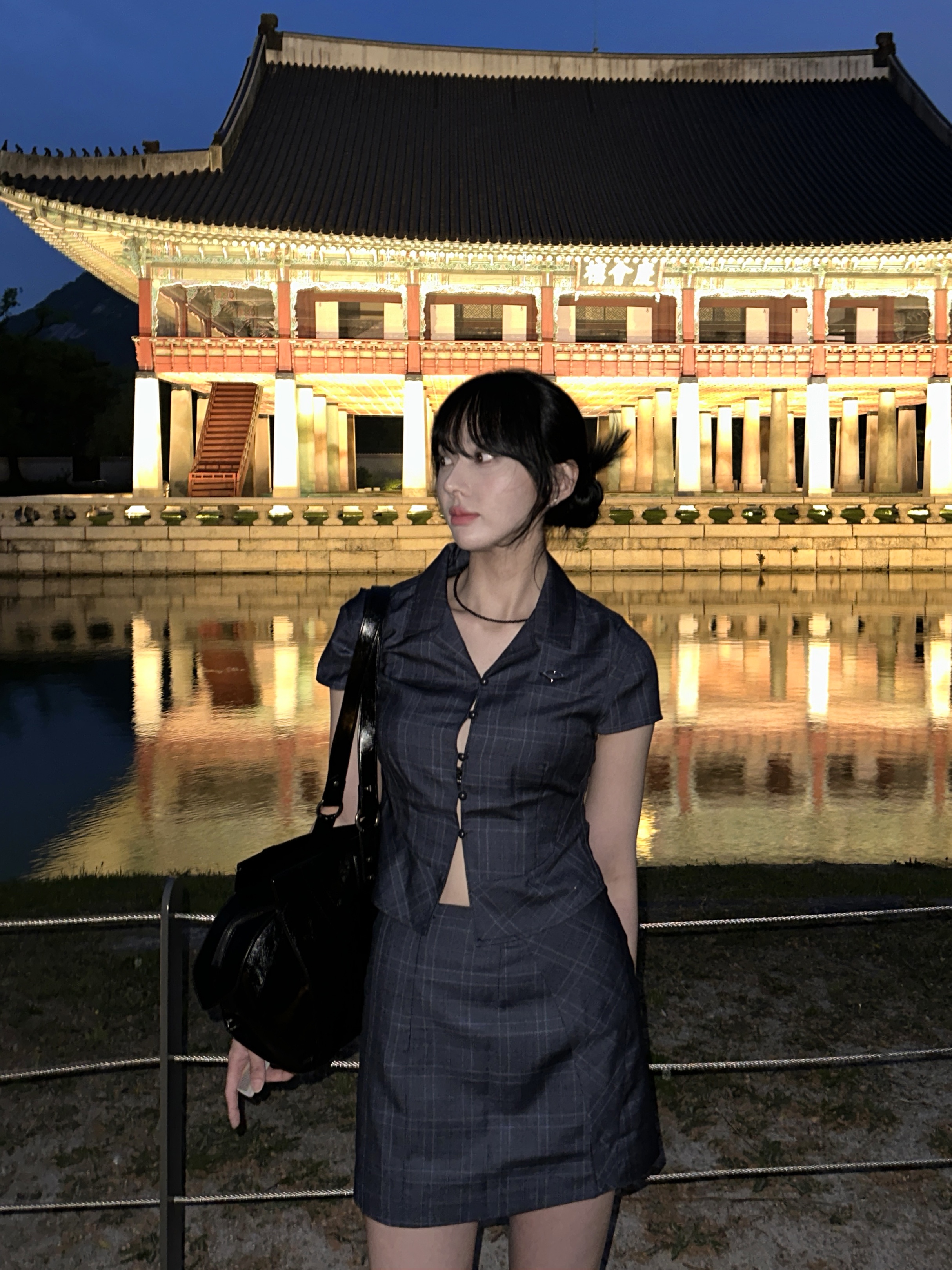 (W) Mischief Checkered Short Sleeve Shirt Navy Check 착용 스타일 - 1