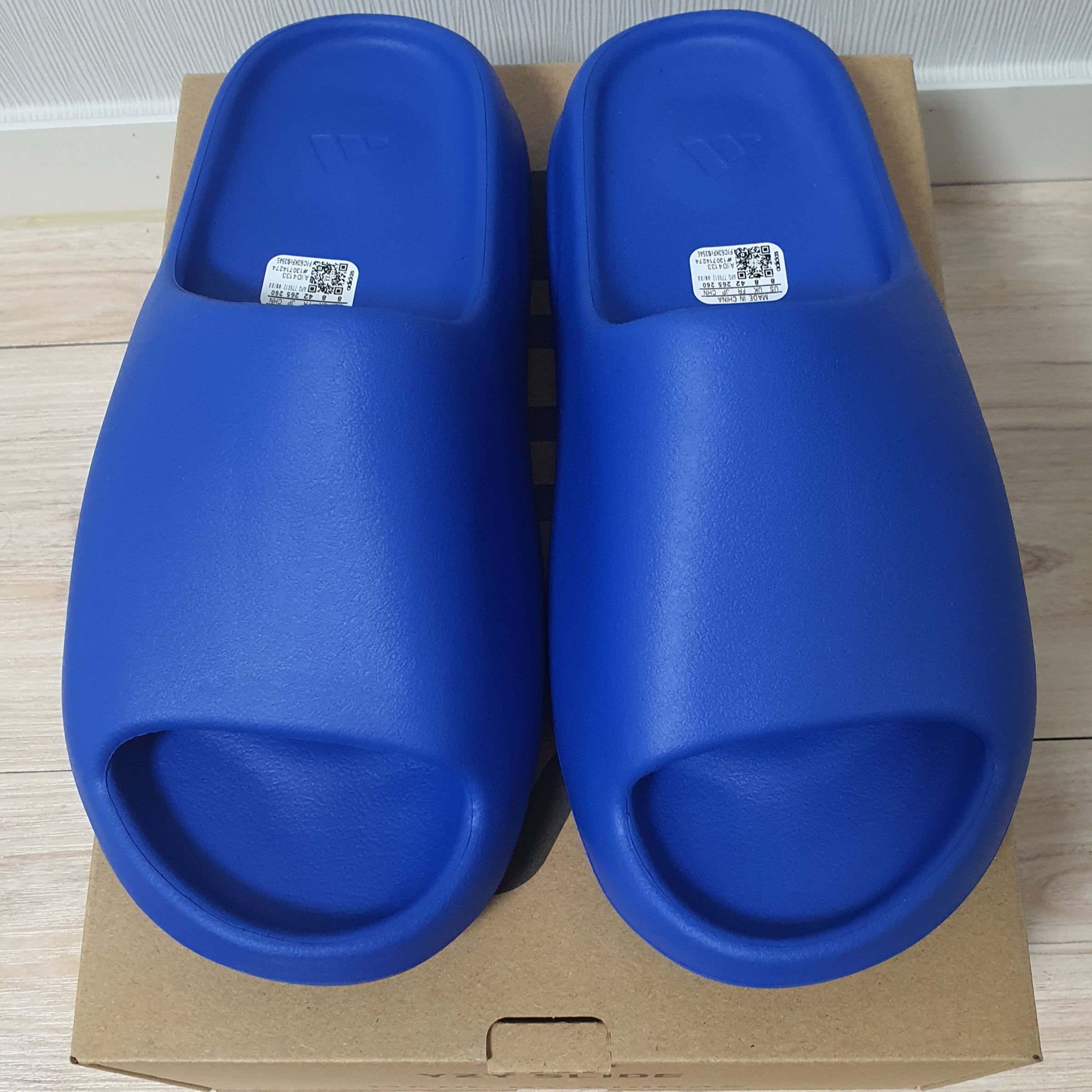 Adidas Yeezy Slide Azure 착용 스타일