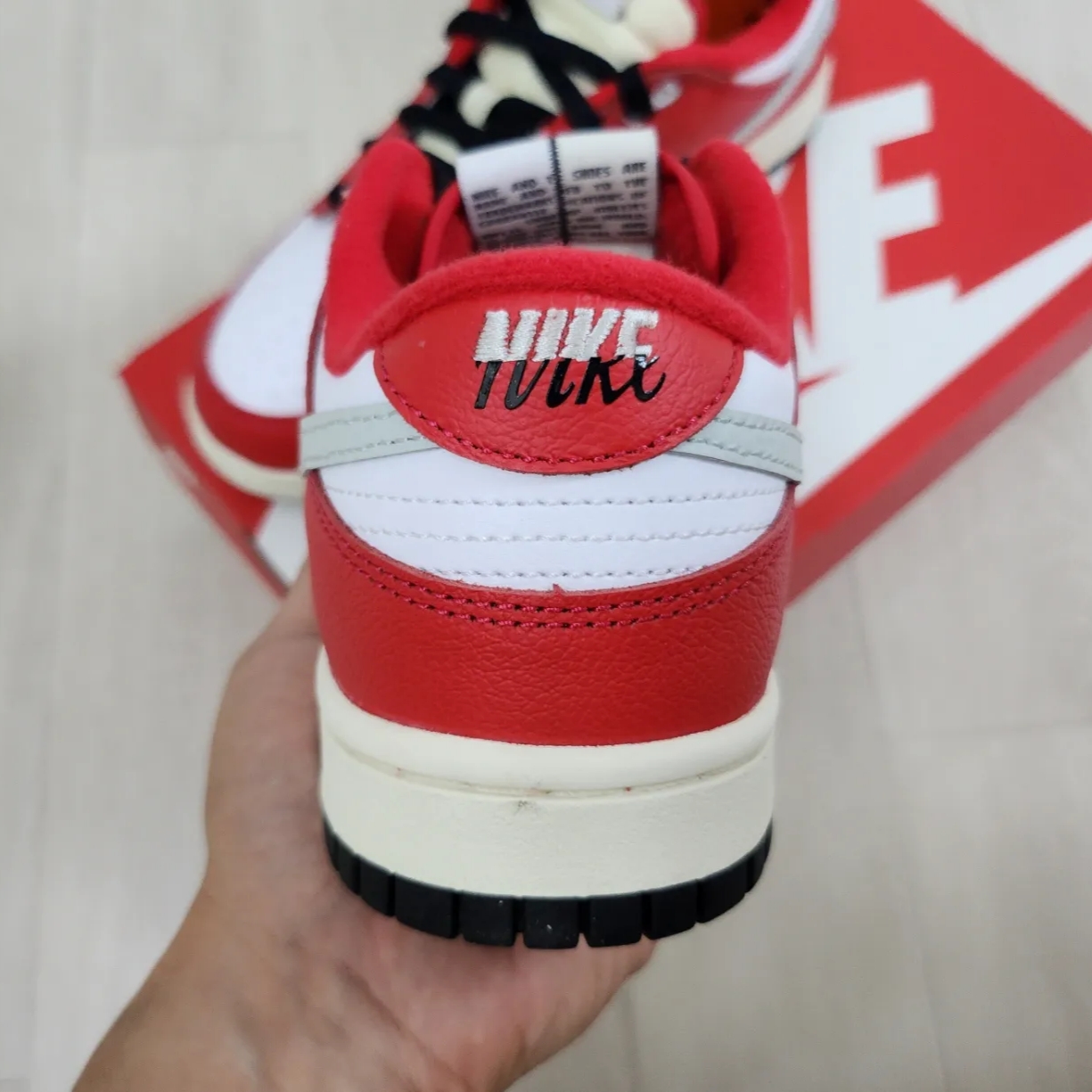 Nike Dunk Low Retro PRM University Red Black 착용 스타일 - 3