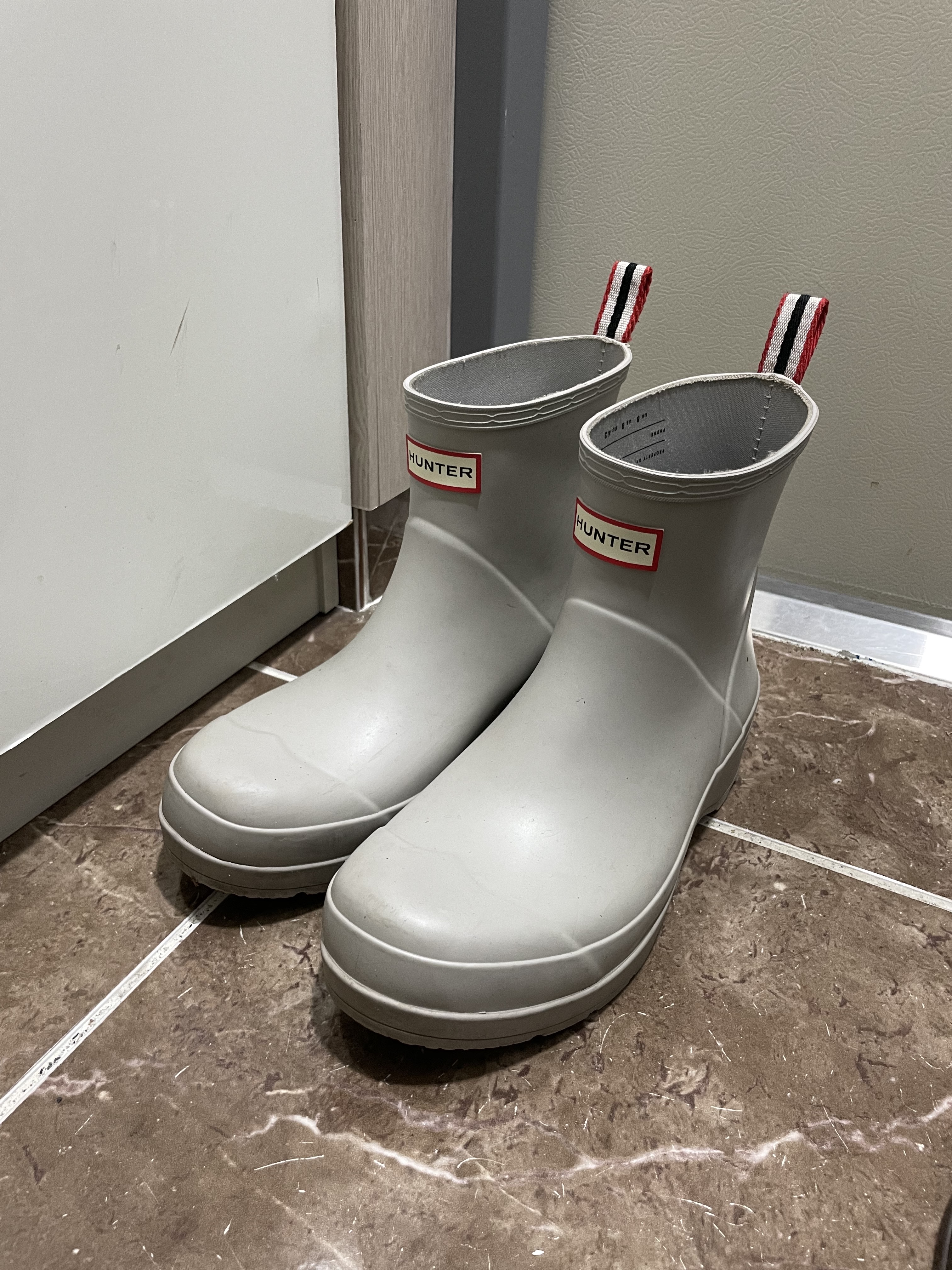 Hunter Play Short Wellington Boots Zinc Grey 착용 스타일