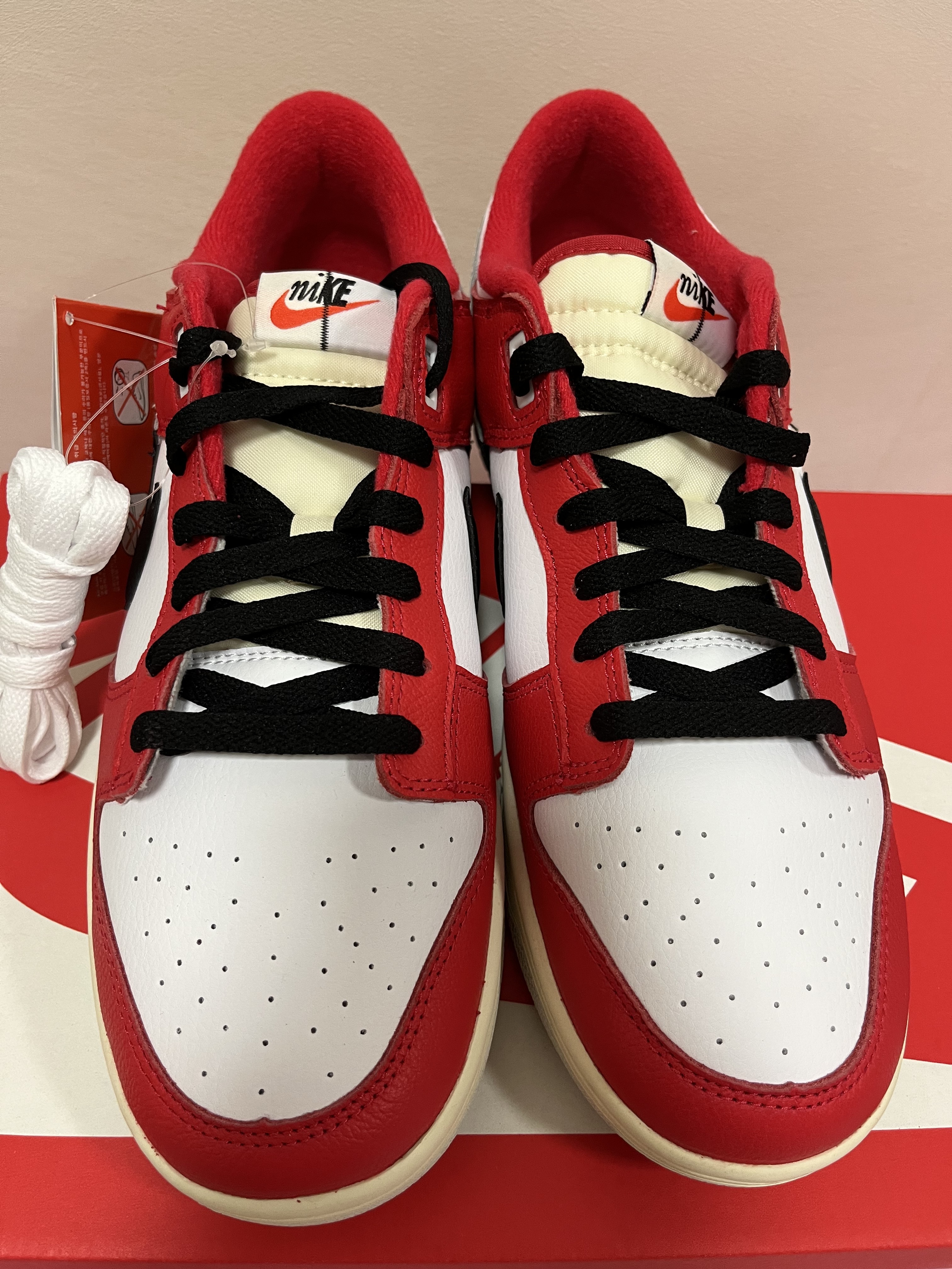 Nike Dunk Low Retro PRM University Red Black 착용 스타일 - 3