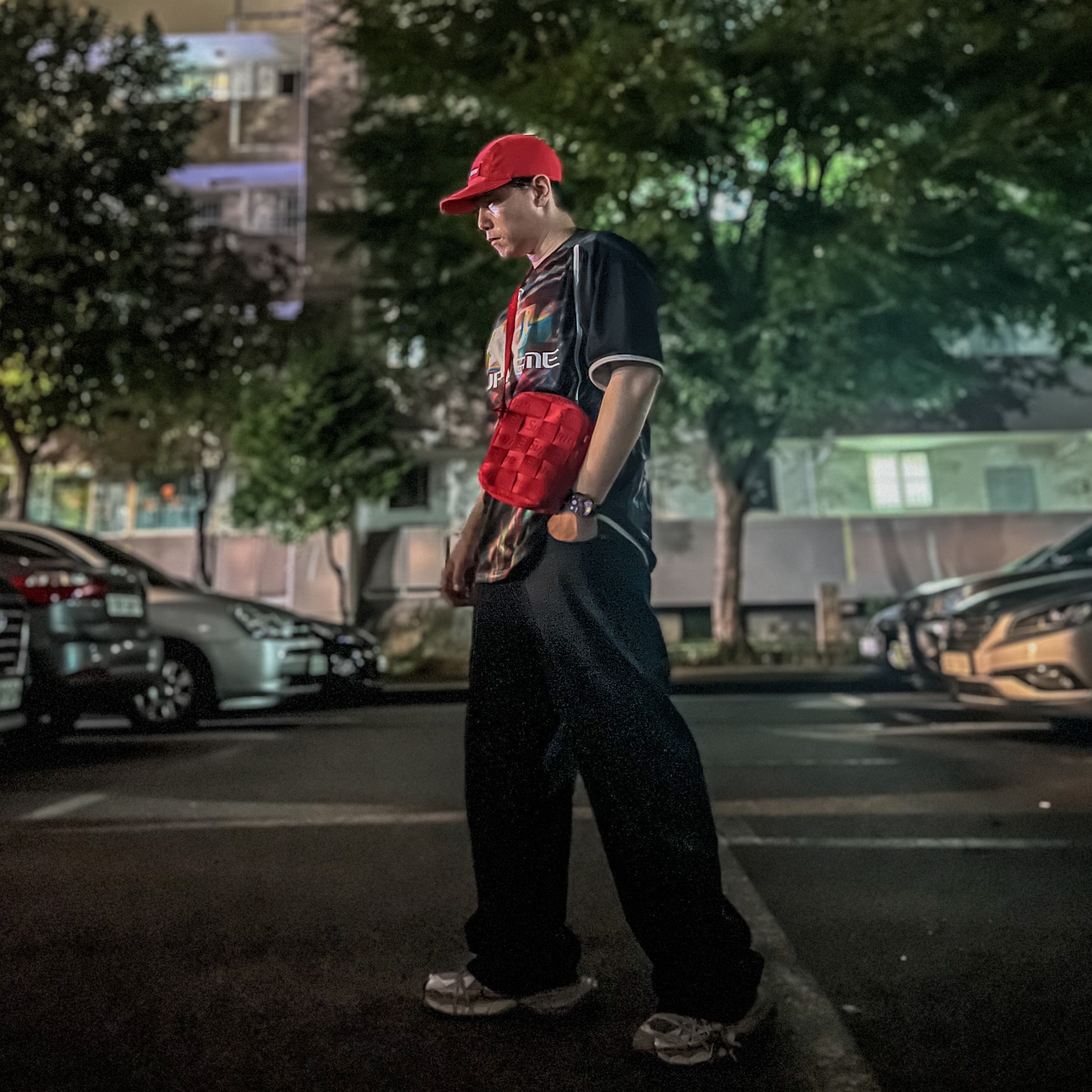 Supreme Feedback Soccer Jersey Black - 23SS, Supreme Woven Shoulder Bag Red - 23SS 착용 스타일