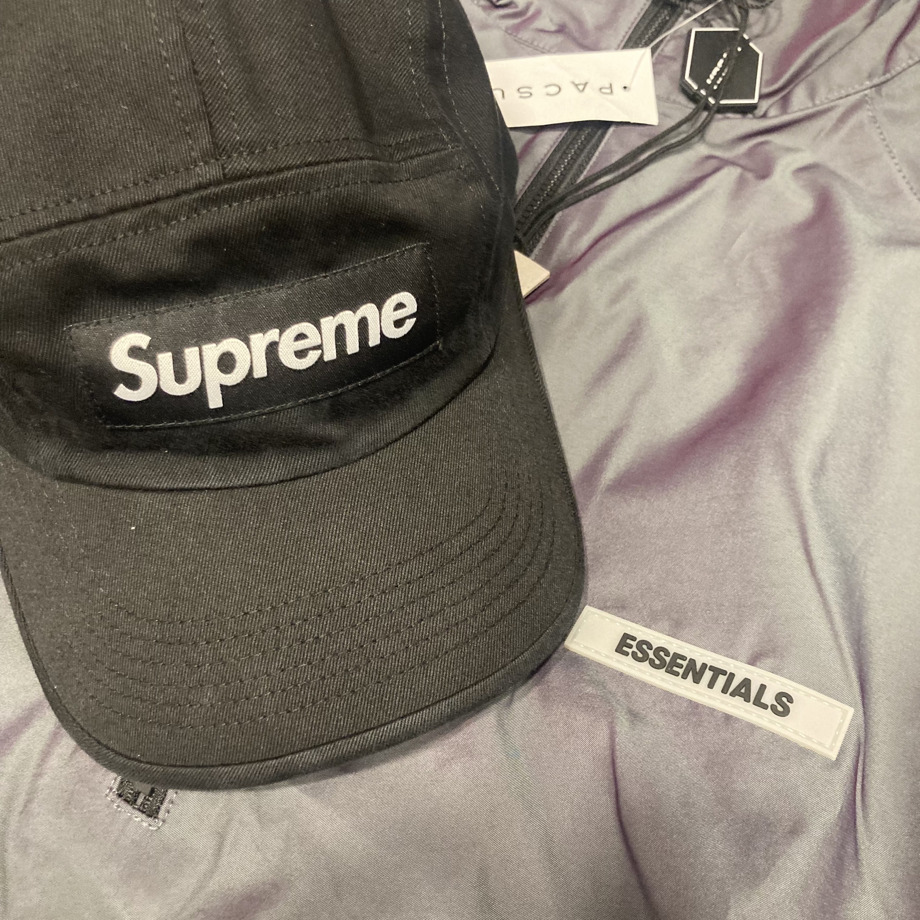 Essentials Track Jacket Iridescent - 20SS, Supreme Washed Chino Twill Camp Cap Black 착용 스타일 - 1