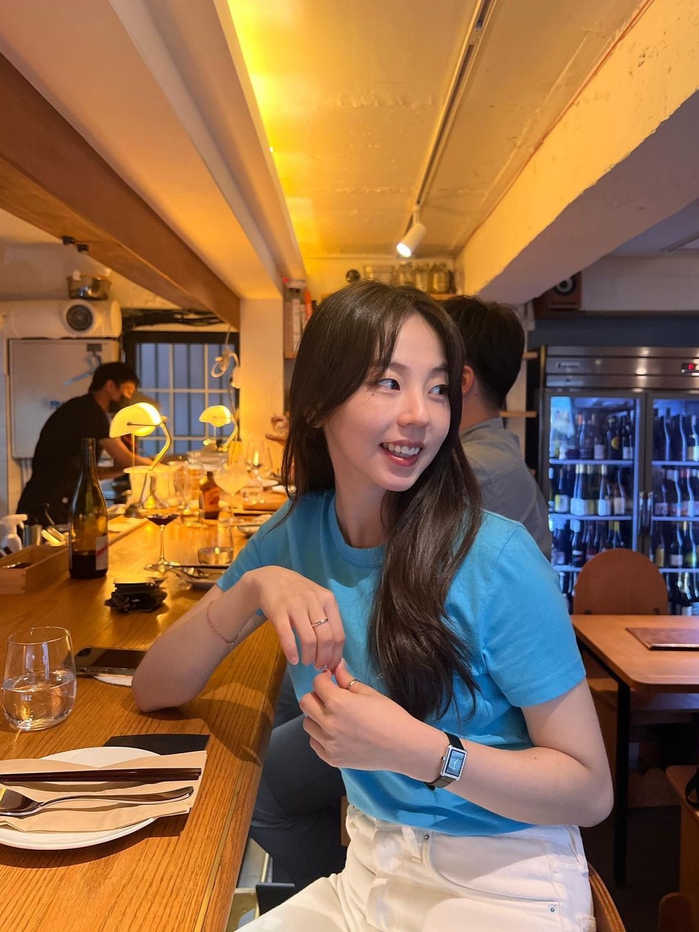 (W) Jacquemus Le T-Shirt Brode Embroidered Logo T-Shirt Turquoise 착용 스타일