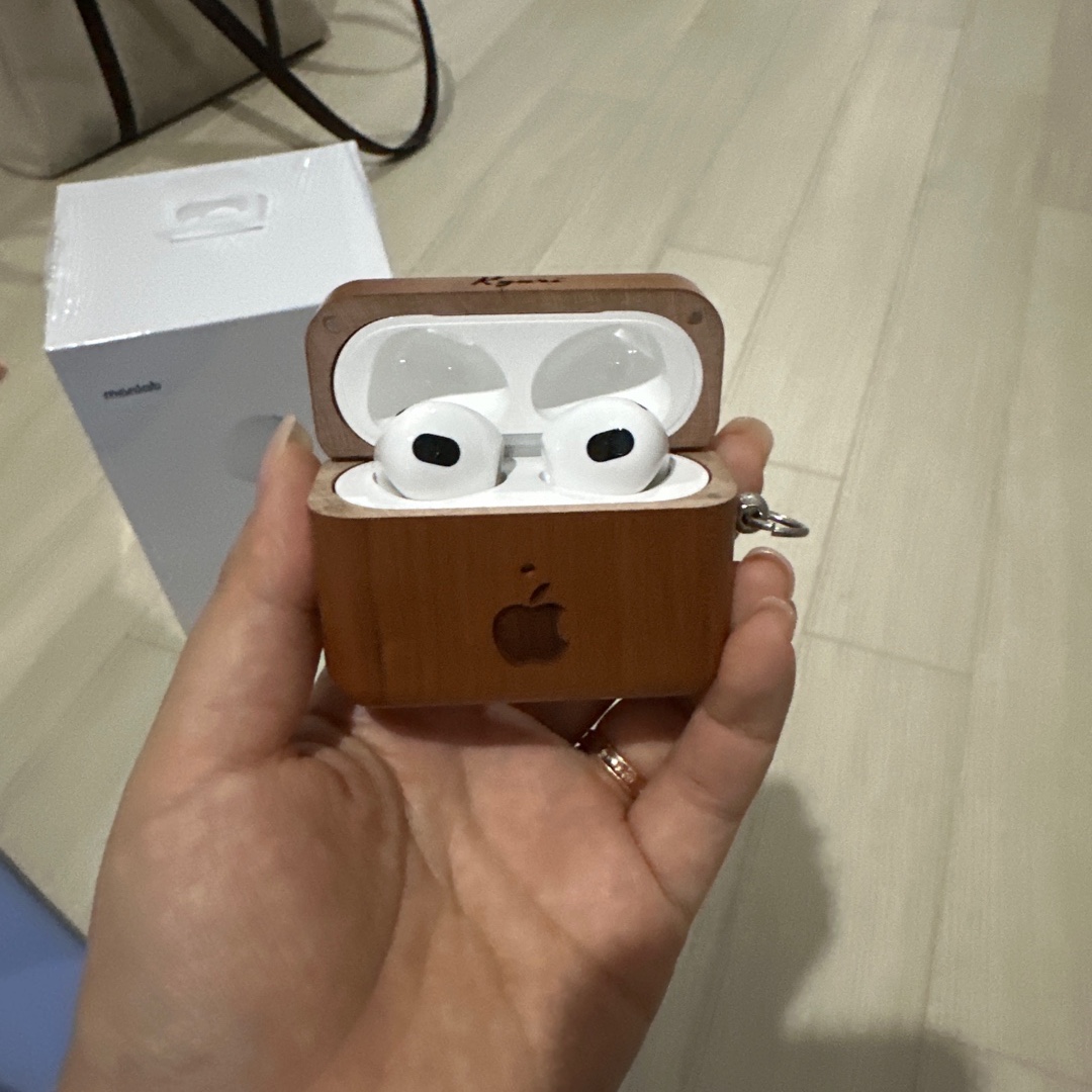 Apple Airpods 3rd Gen with MagSafe Charging Case (Korean Ver.) 착용 스타일
