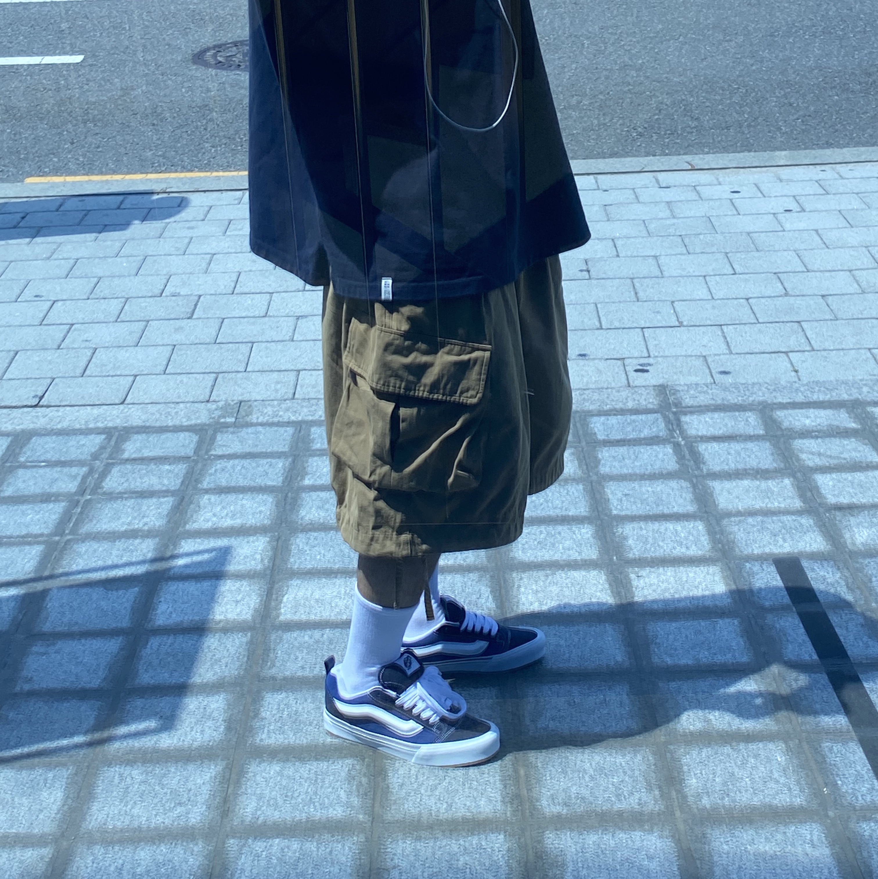Vans Knu-Skool Navy True White 착용 스타일 - 2
