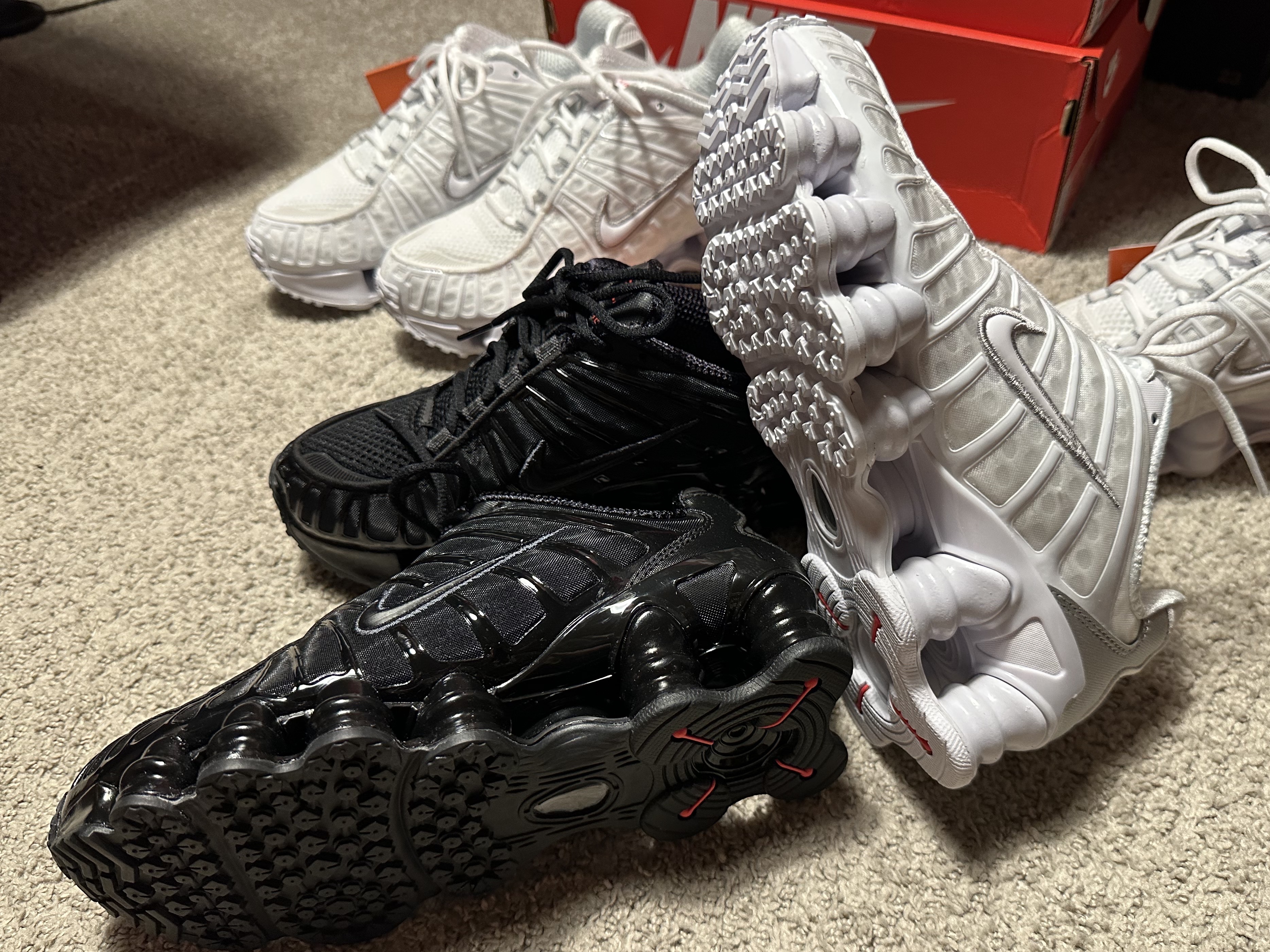 (W) Nike Shox TL White and Max Orange, (W) Nike Shox TL Black and Max Orange 착용 스타일 - 5