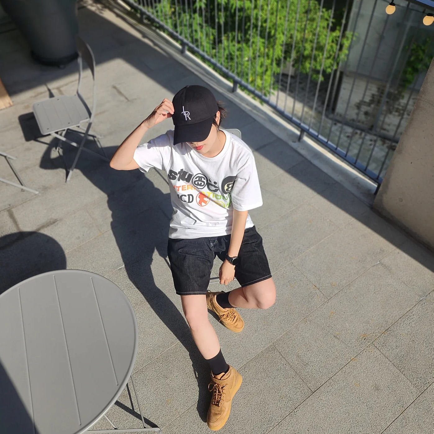 Nike Air Force 1 Mid '07 WB Flax, Stussy x Cactus Plant Flea Market International T-Shirt White 착용 스타일 - 2