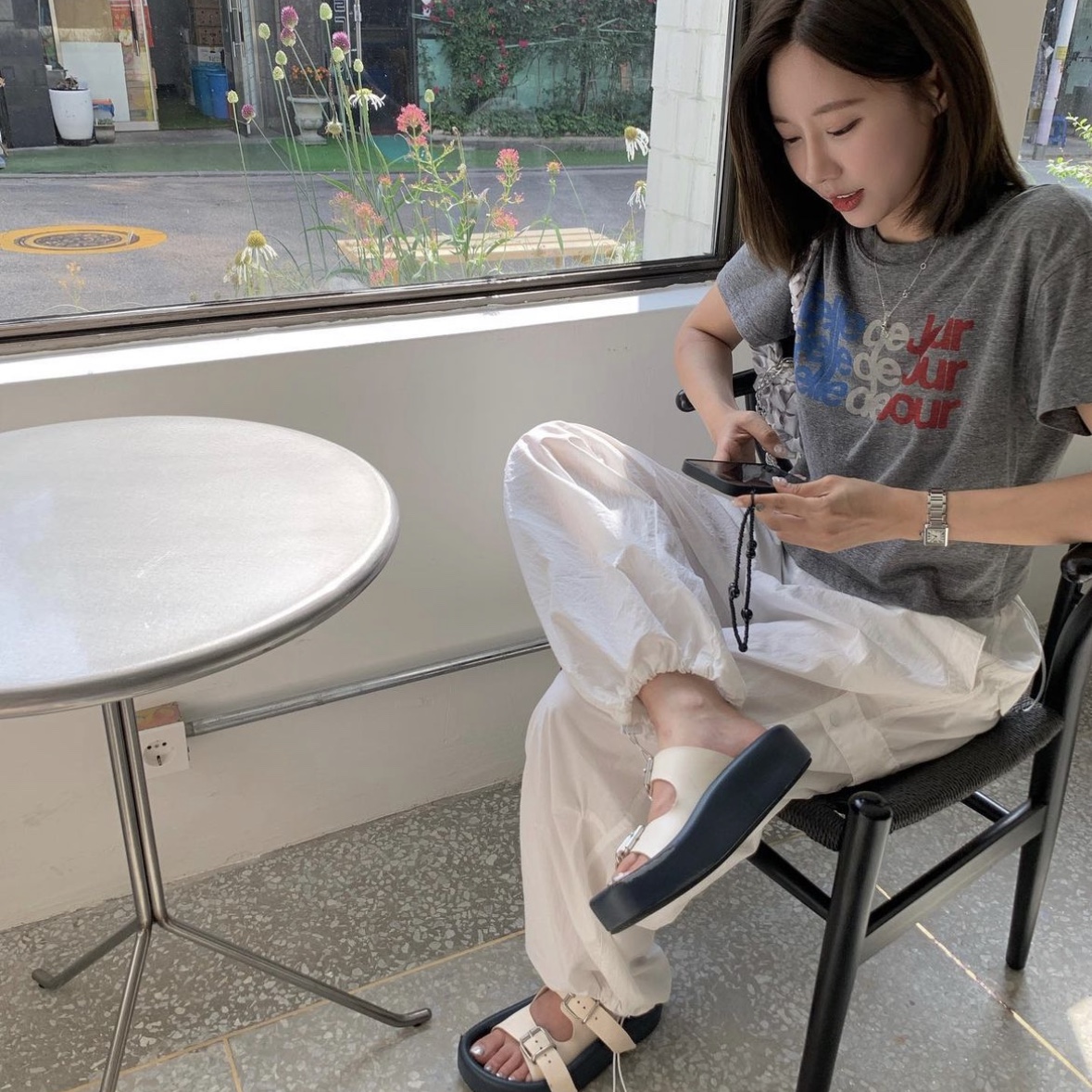 (W) MM6 Maison Margiela Buckle Strap Sandal Cream 착용 스타일