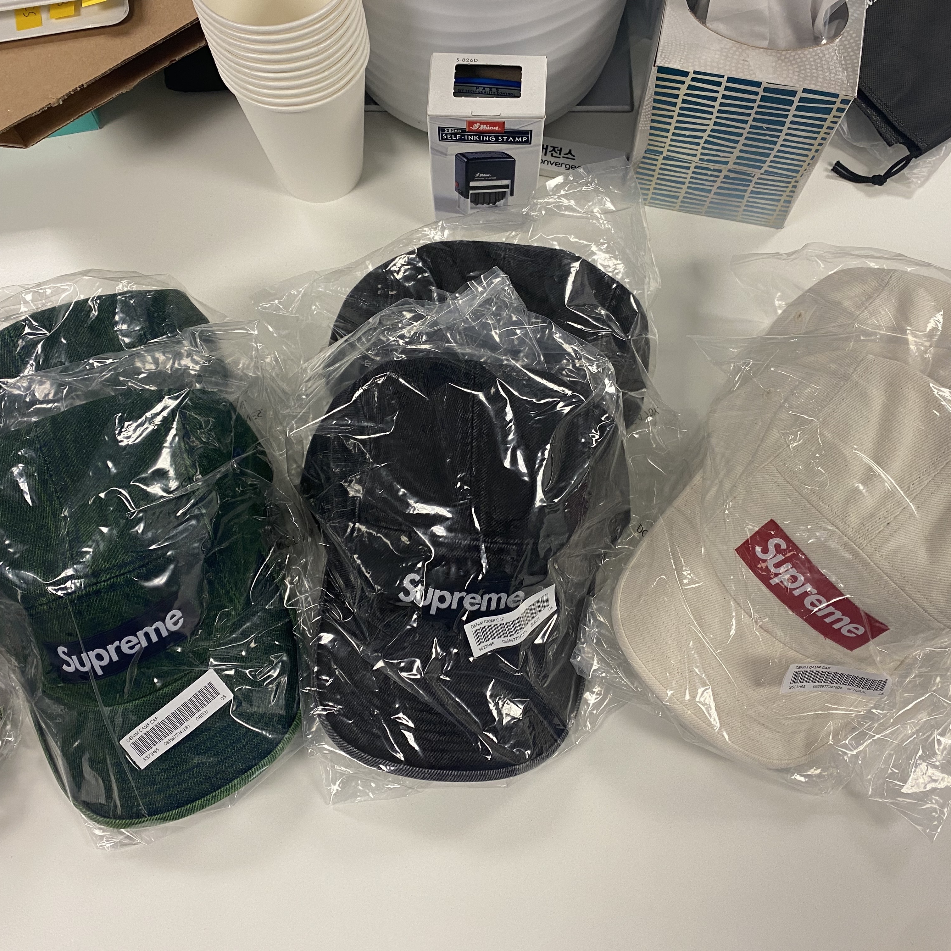 Supreme Denim Camp Cap Overdyed Green - 23SS, Supreme Denim Camp Cap Black - 24SS 착용 스타일