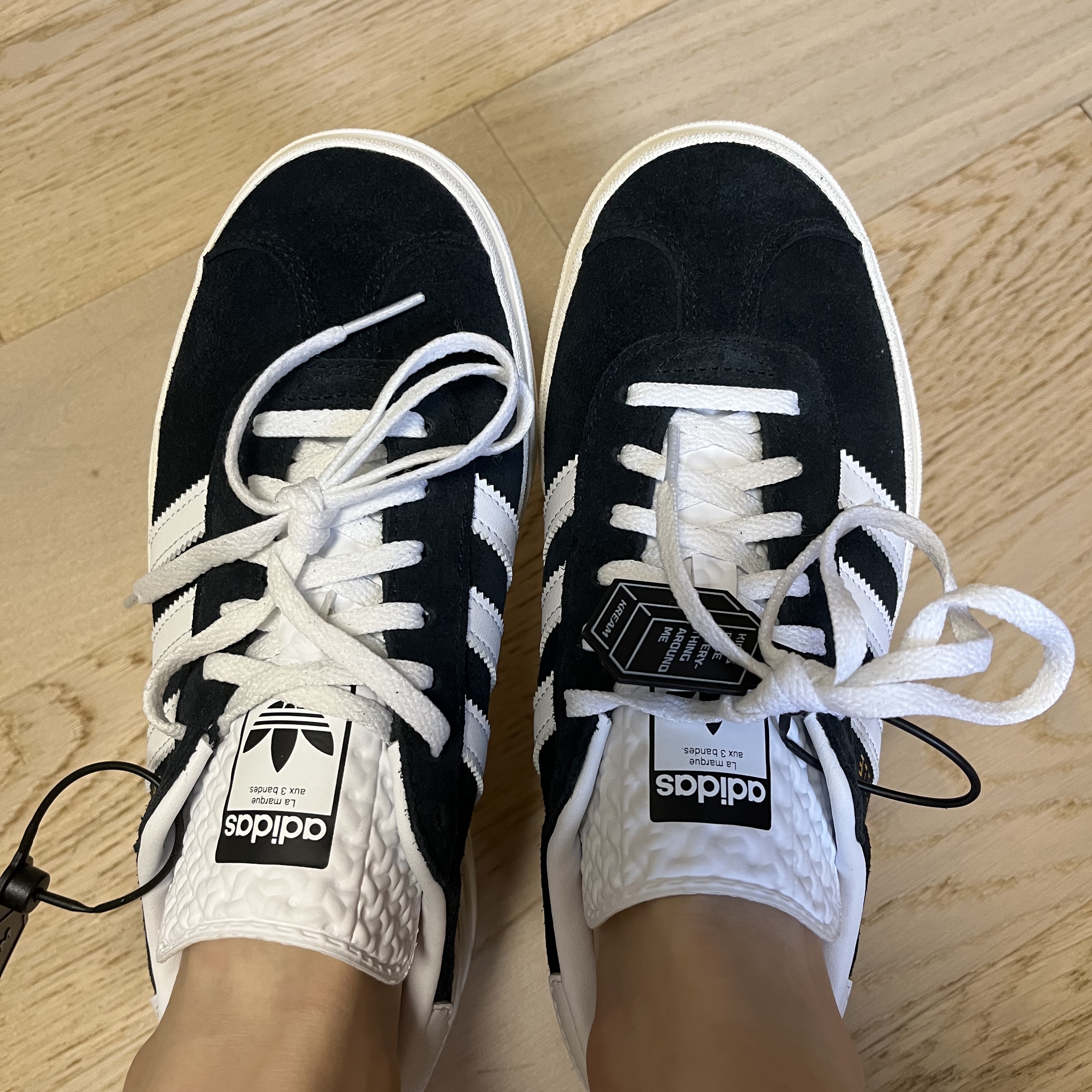 (W) Adidas Gazelle Bold Core Black Cloud White 착용 스타일