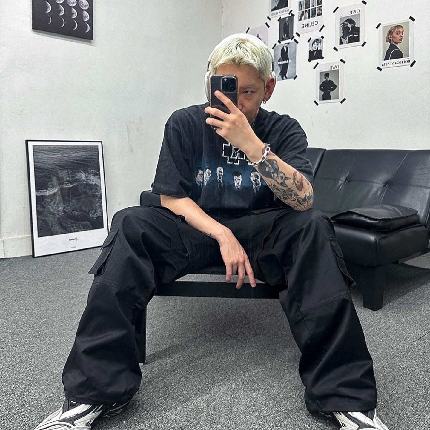 Balenciaga Tyrex Sneakers Black, Louis Vuitton Monogram Chain Bracelet Silver 착용 스타일 - 1