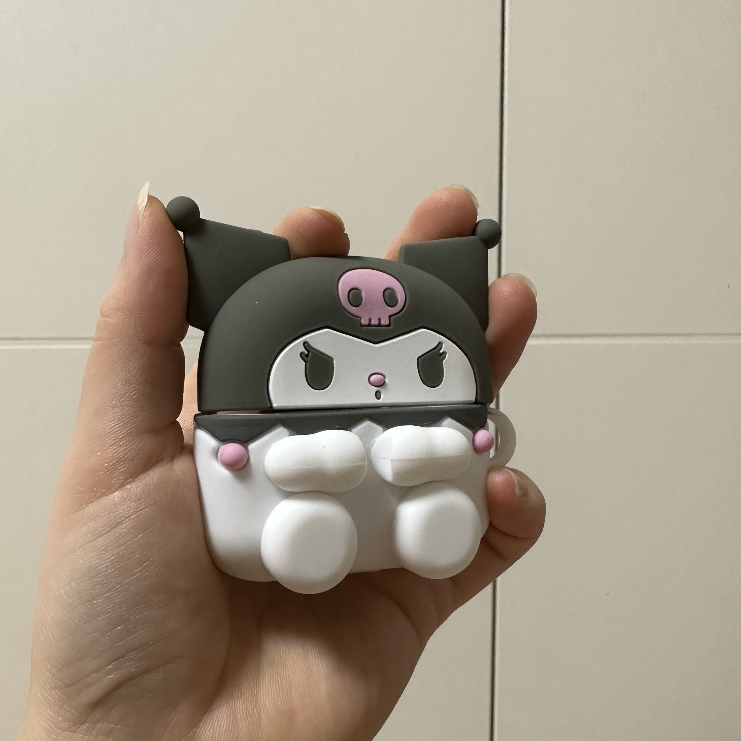 Sanrio Kuromi AirPods Pro Case 착용 스타일