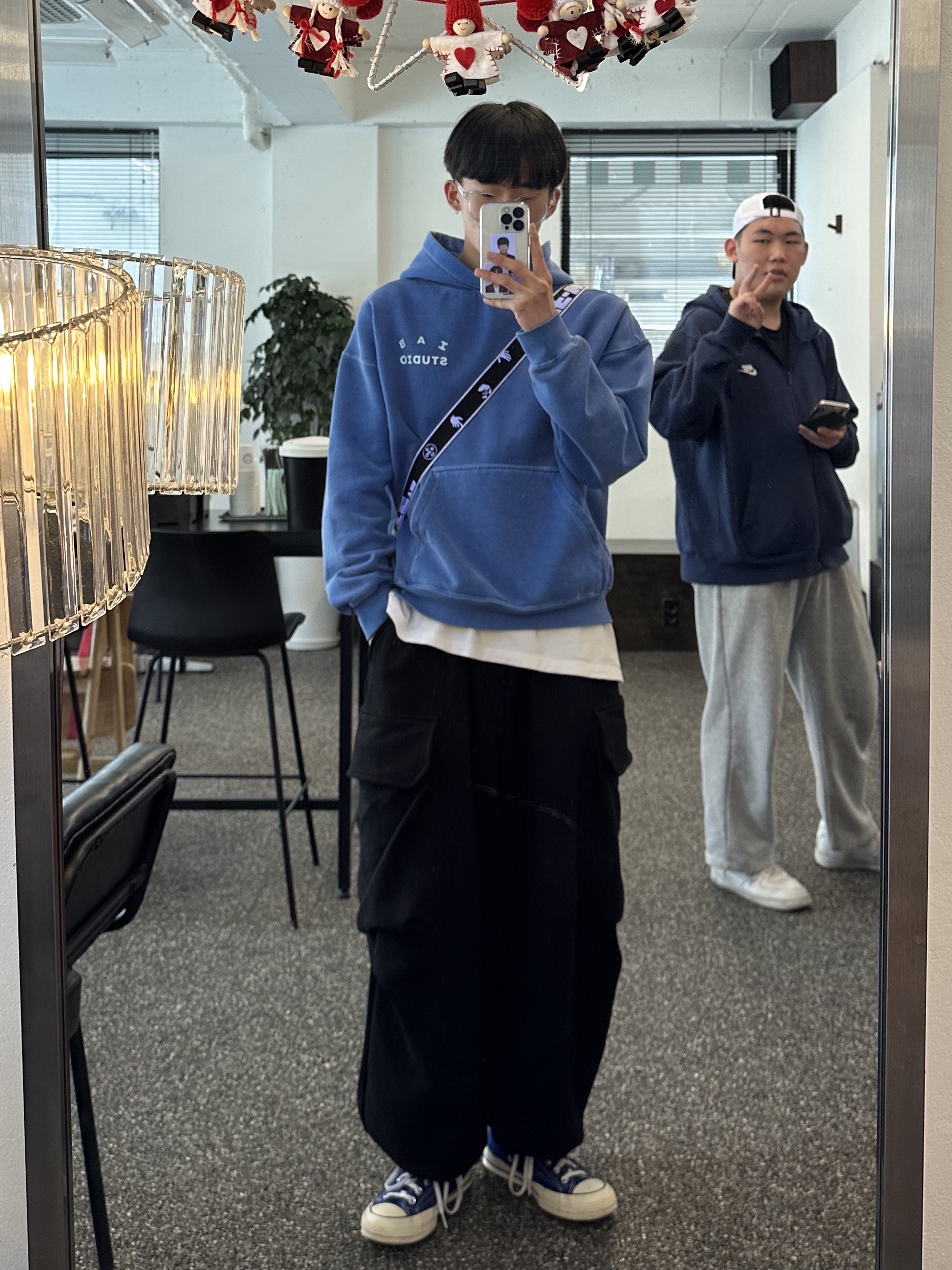 IAB Studio Pigment Hoodie Royal Blue - 22FW, Converse Chuck 70 High Rush Blue 착용 스타일 - 2