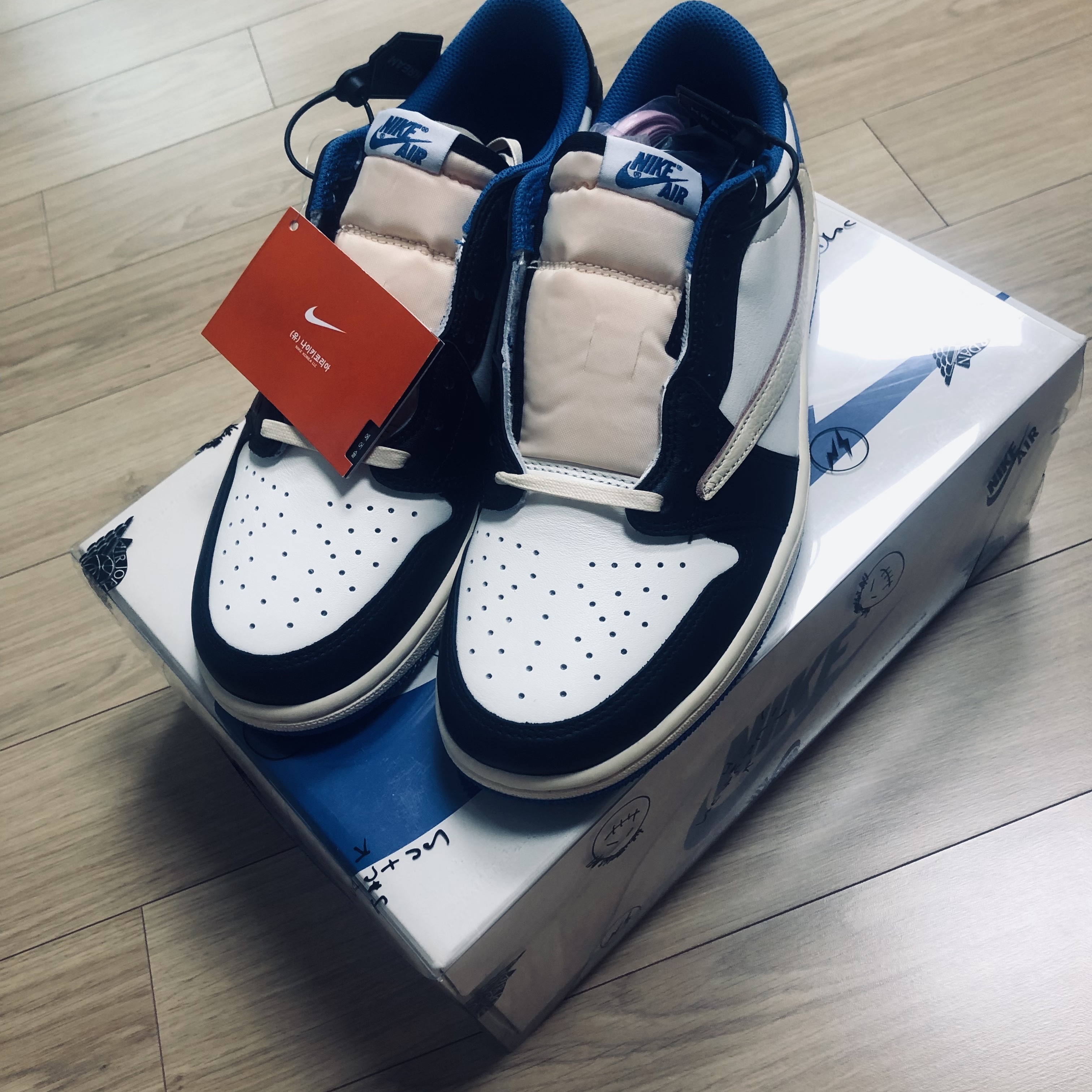 Jordan 1 x Travis Scott x Fragment Retro Low OG SP Military Blue 착용 스타일 - 2