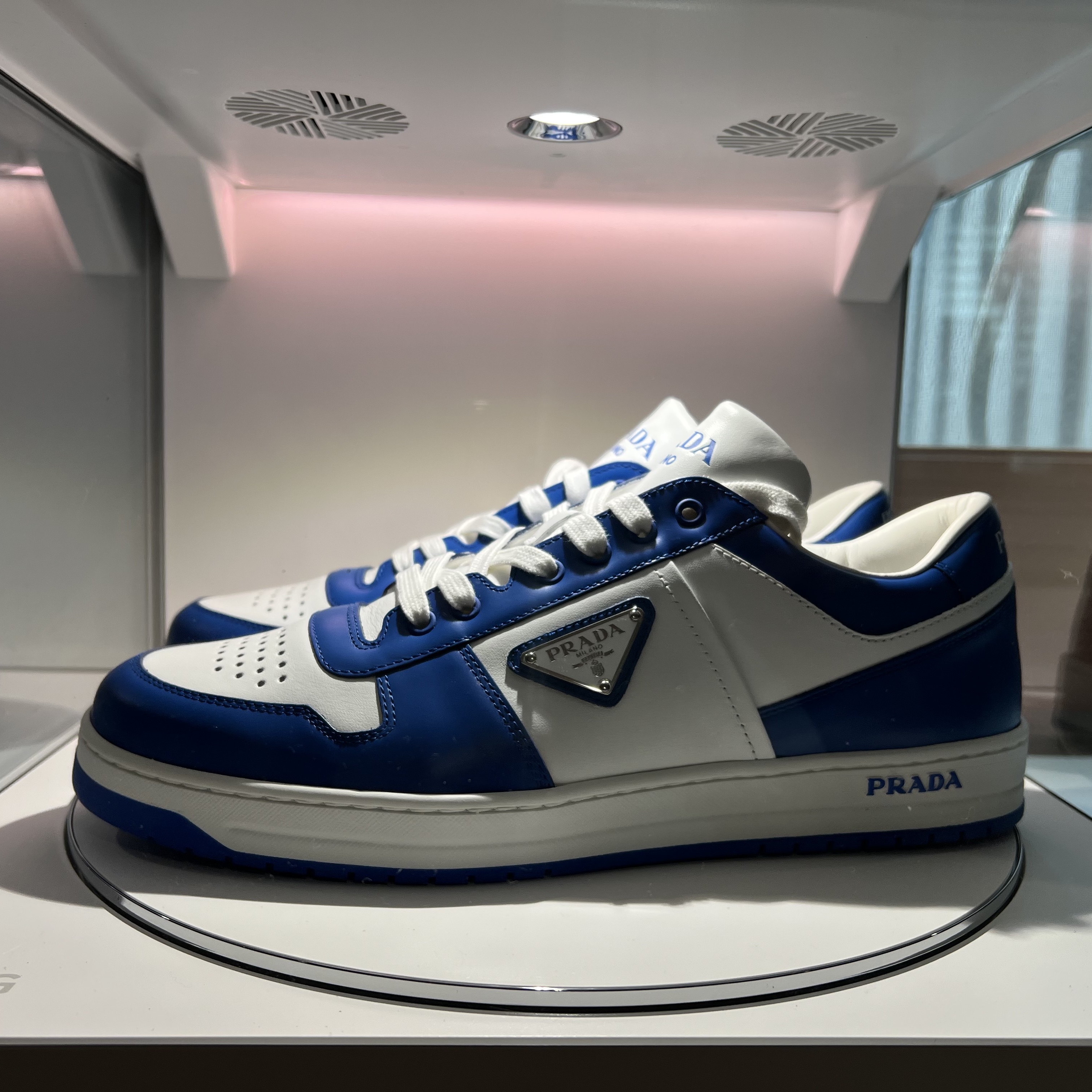 Prada Downtown Leather Sneakers White Cobalt Blue 착용 스타일