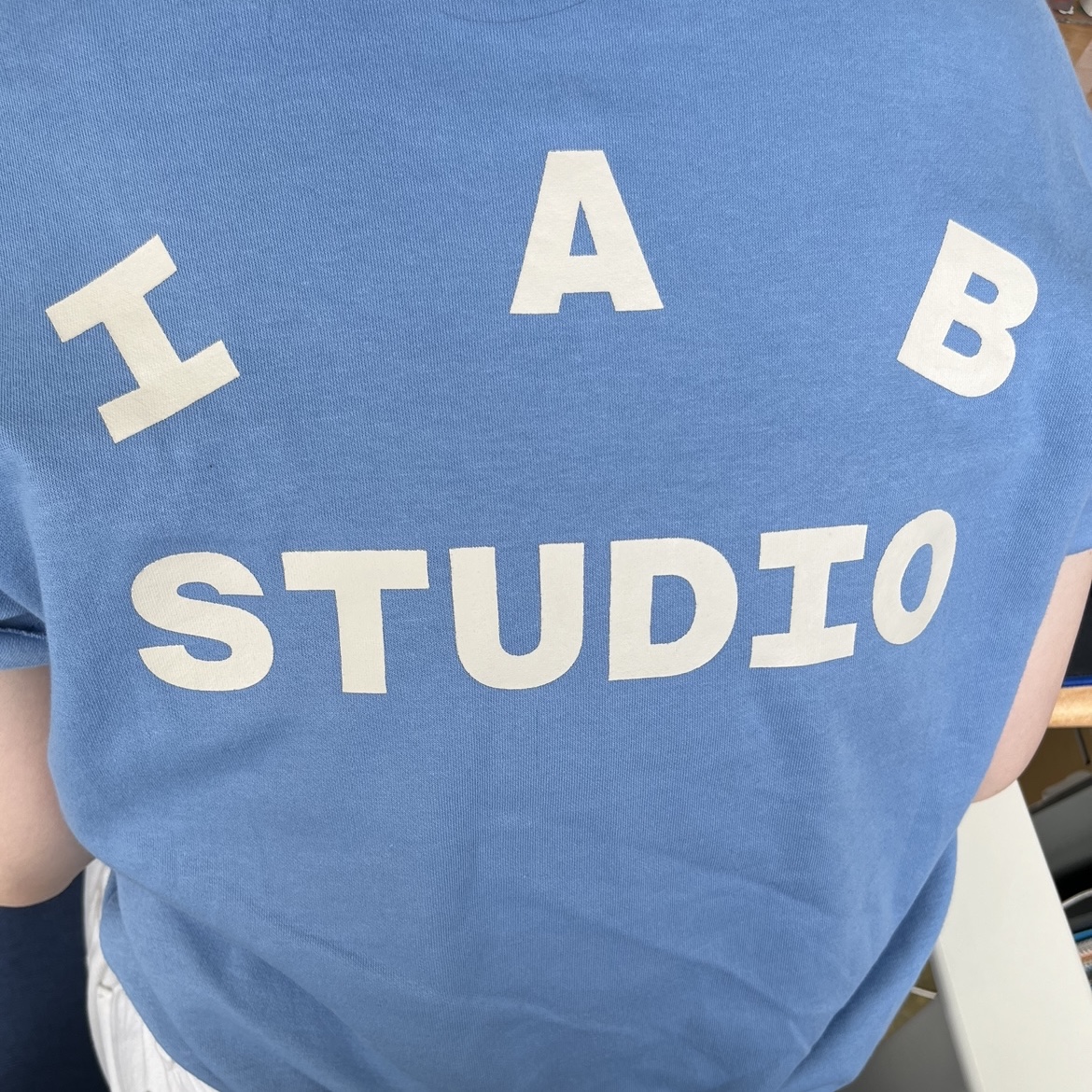 IAB Studio x Netflix SS T-Shirt Blue 착용 스타일
