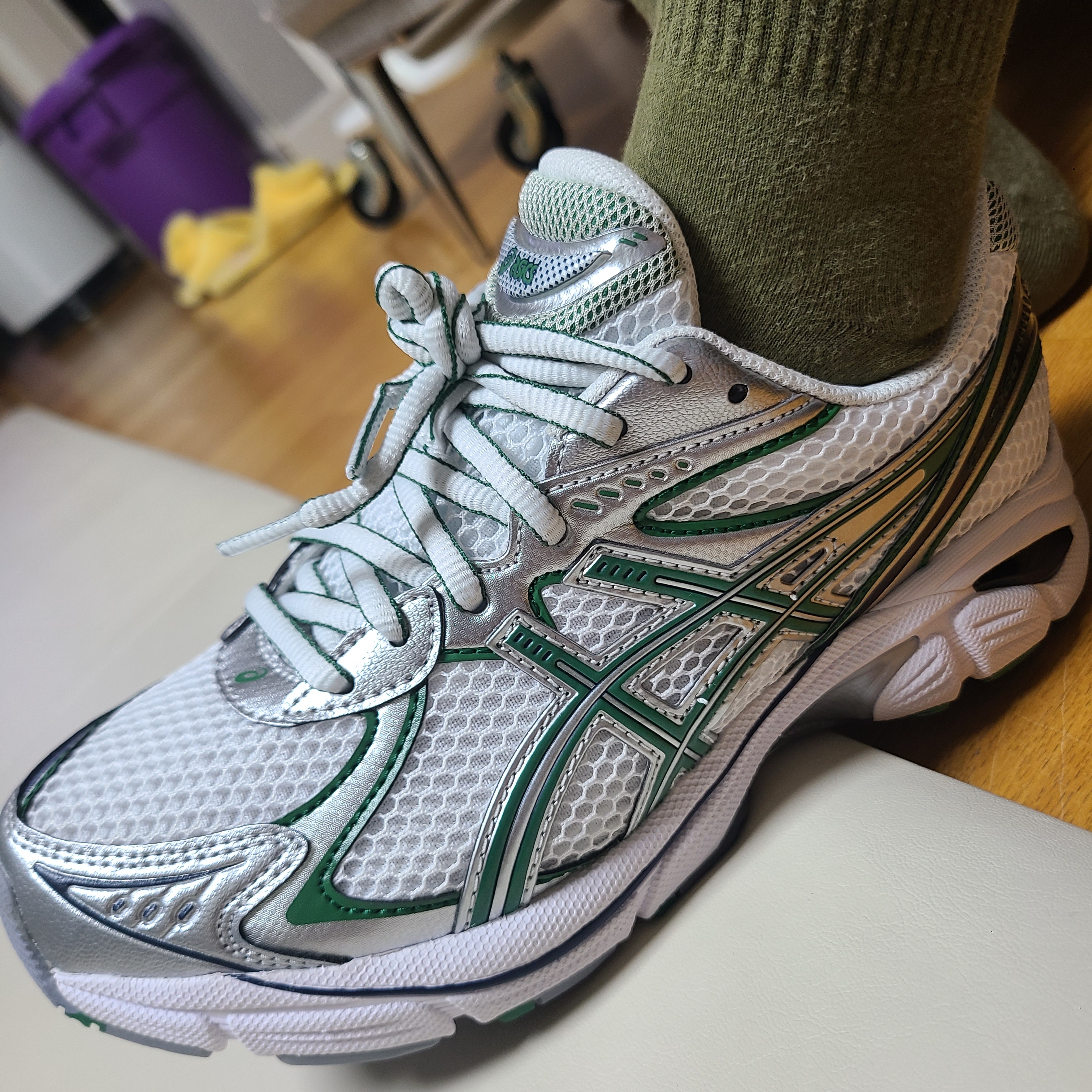 Asics GT-2160 White Shamrock Green 착용 스타일 - 1
