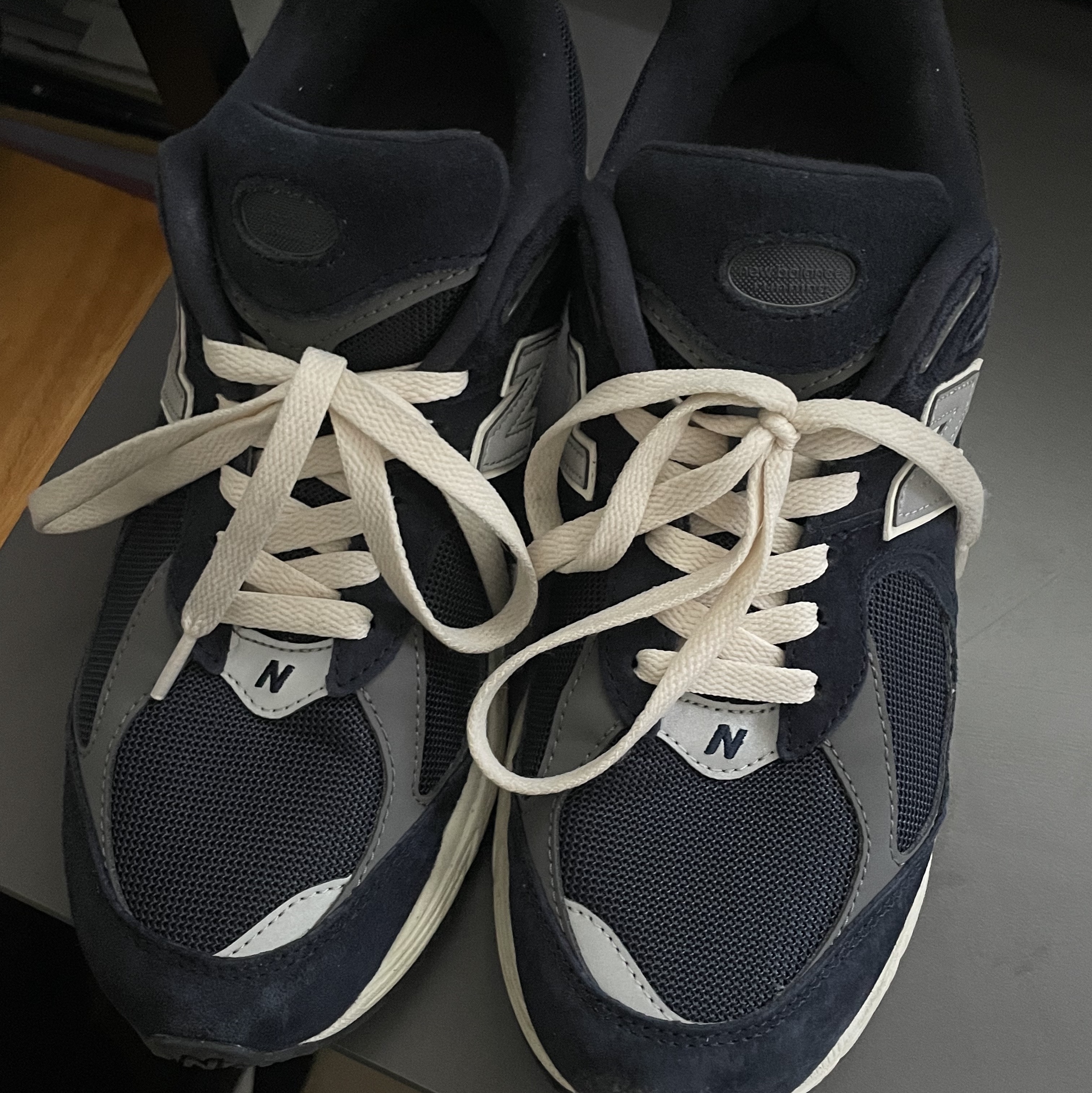 New Balance 2002R Eclipse Castlerock 착용 스타일