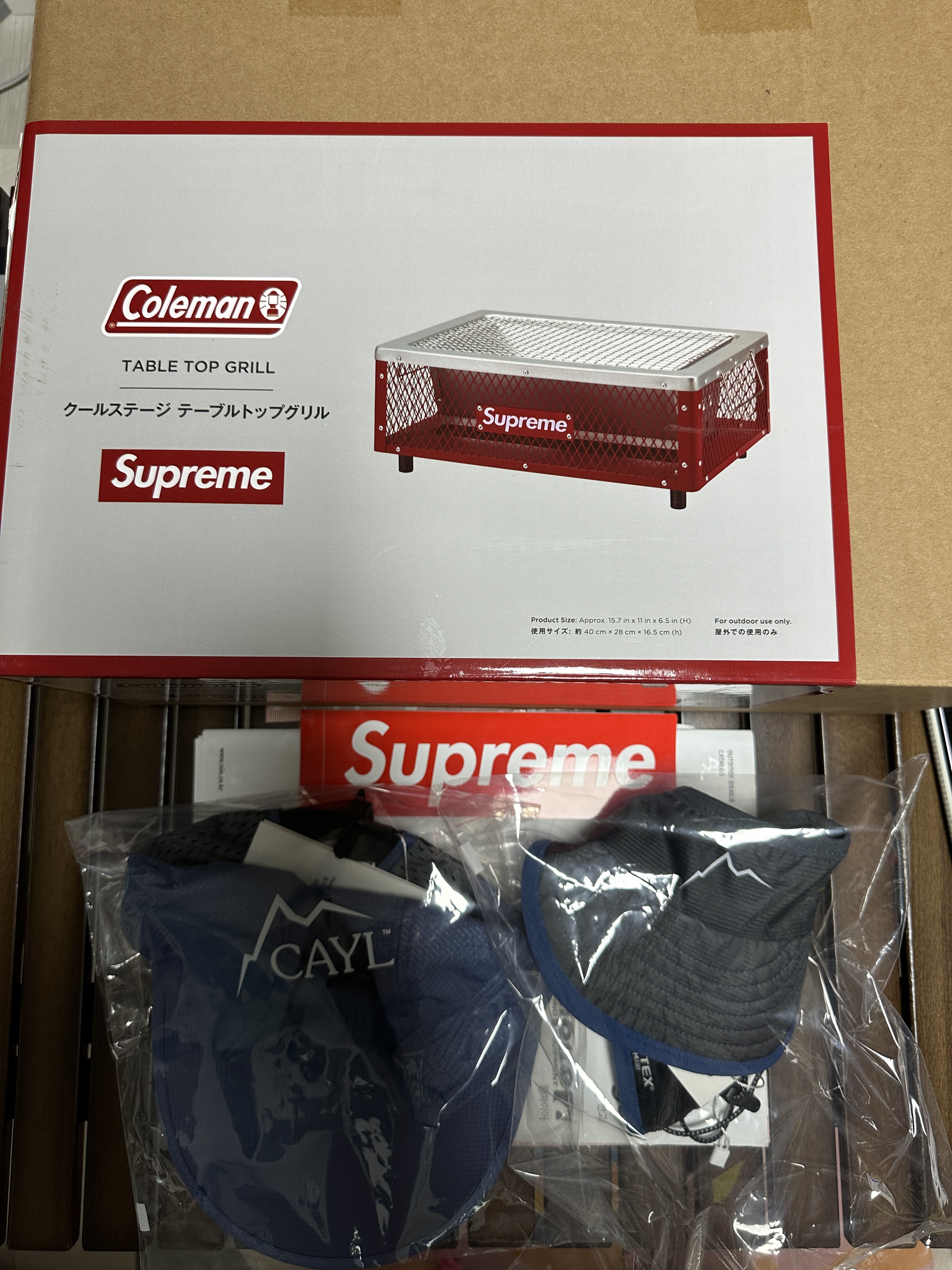 Supreme x Coleman Charcoal Grill Red - 23SS 착용 스타일