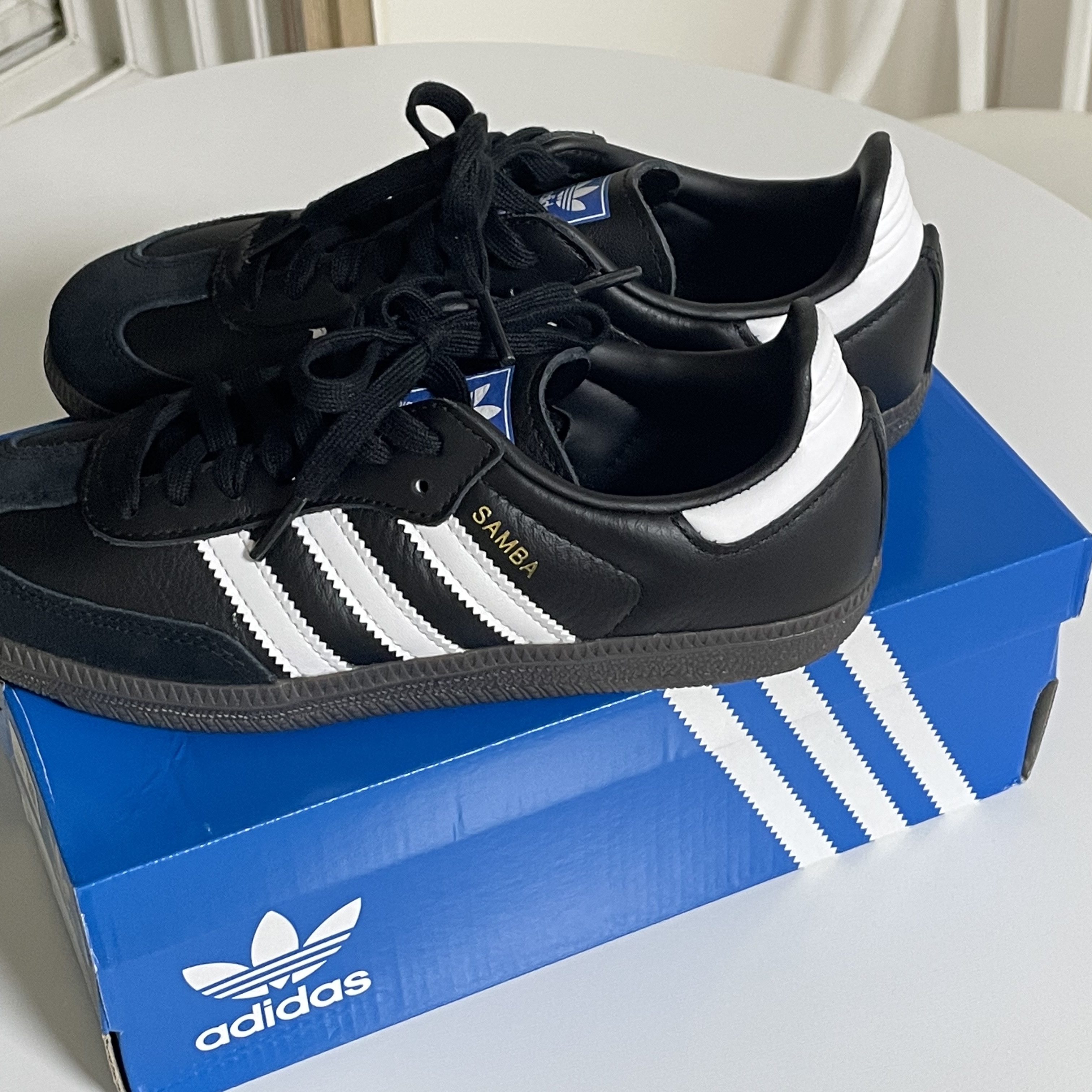 Adidas Samba OG Black White Gum 착용 스타일 - 2