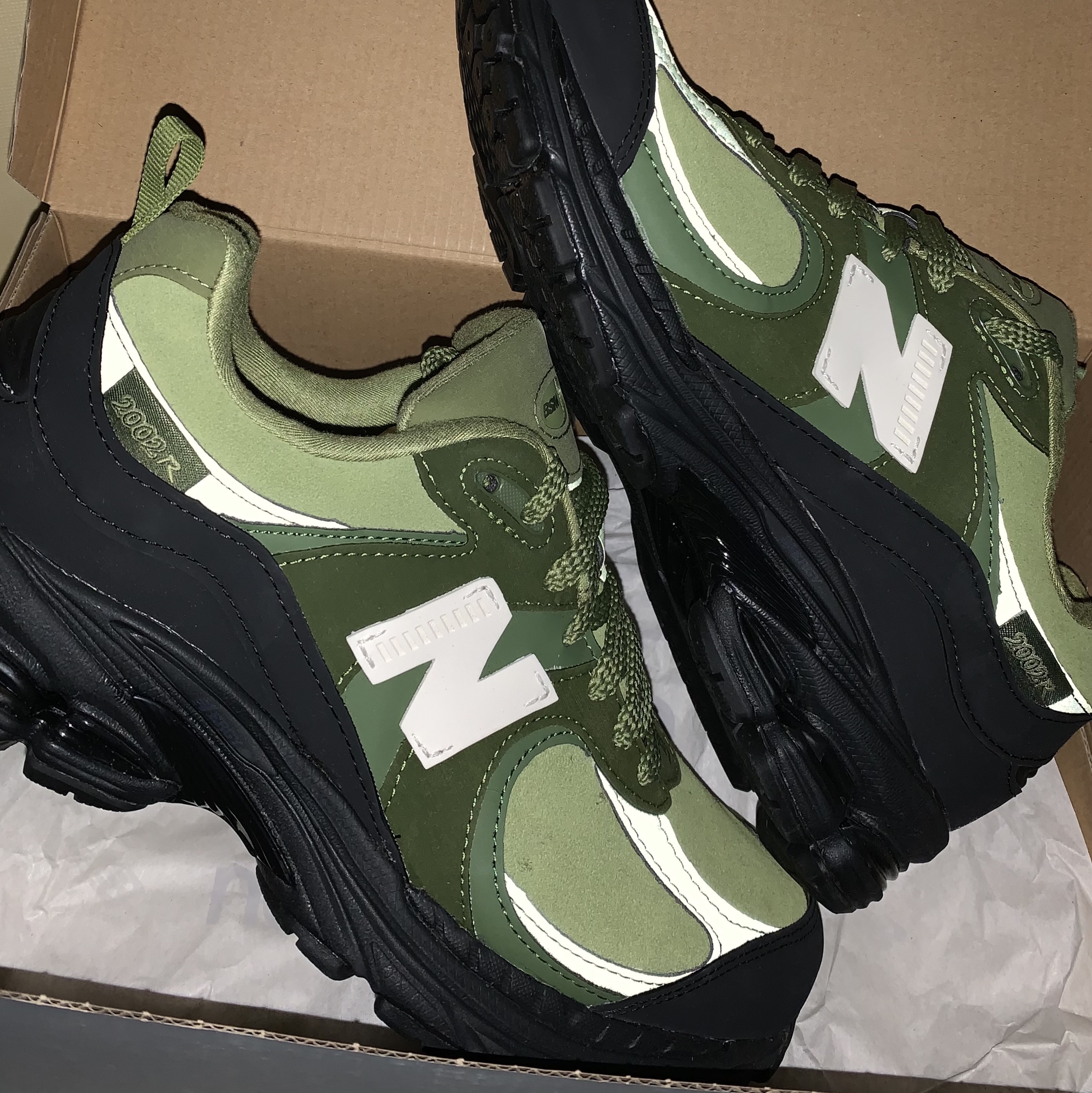 New Balance x The Basement 2002R Moss Green 착용 스타일