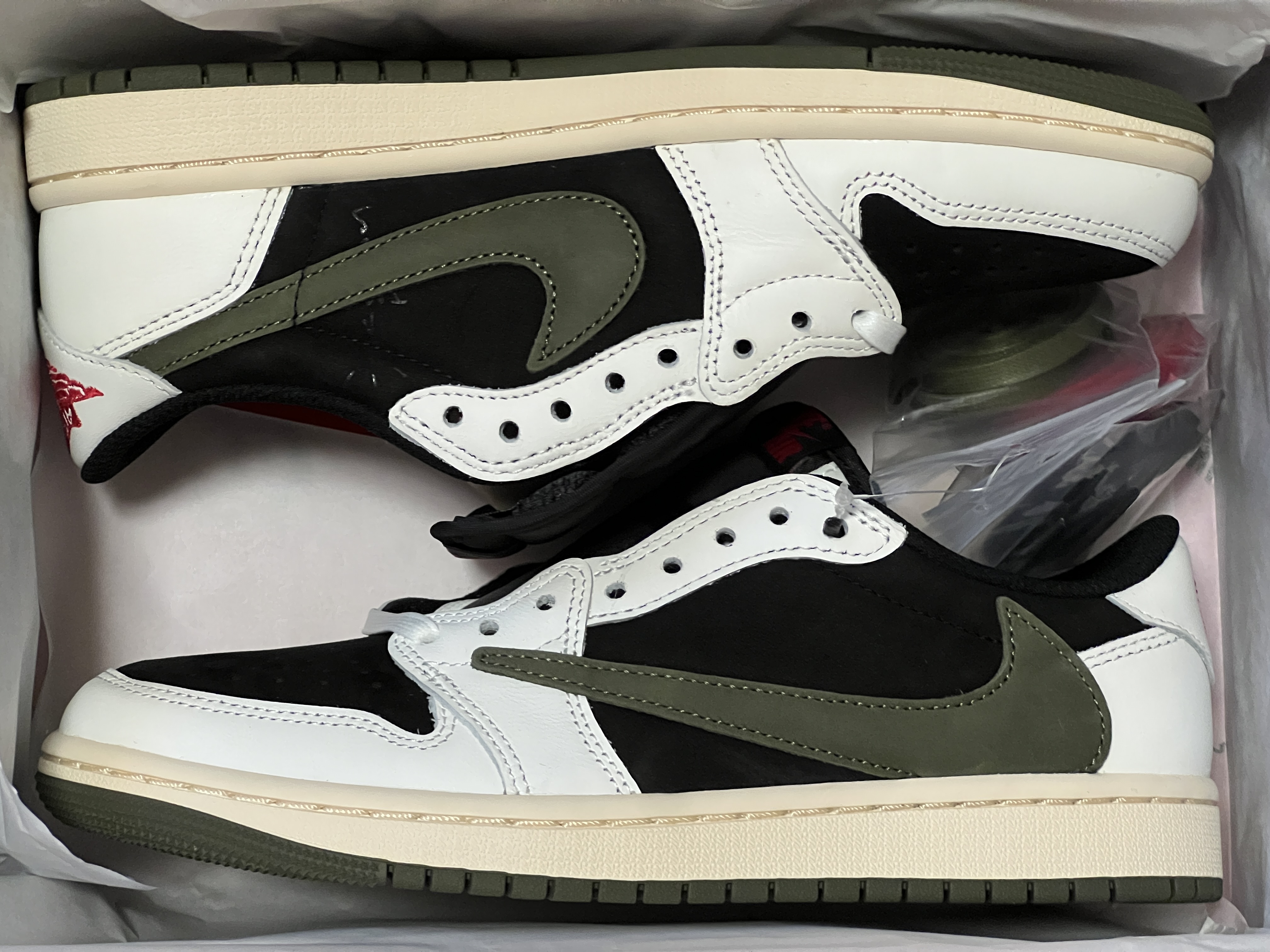 (W) Jordan 1 x Travis Scott Retro Low OG SP Medium Olive 착용 스타일