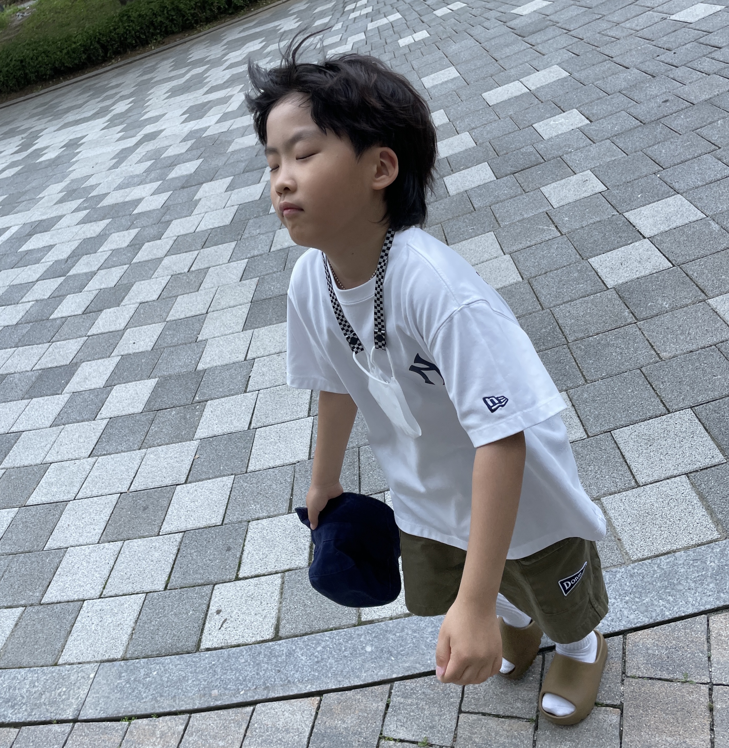 (Kids) Adidas Yeezy Slide Ochre 착용 스타일
