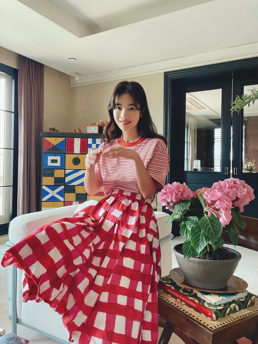 Uniqlo x Marni Striped Crewneck Short Sleeve T-Shirt Red, Uniqlo x Marni Balloon Shape Check Skirt Red 착용 스타일