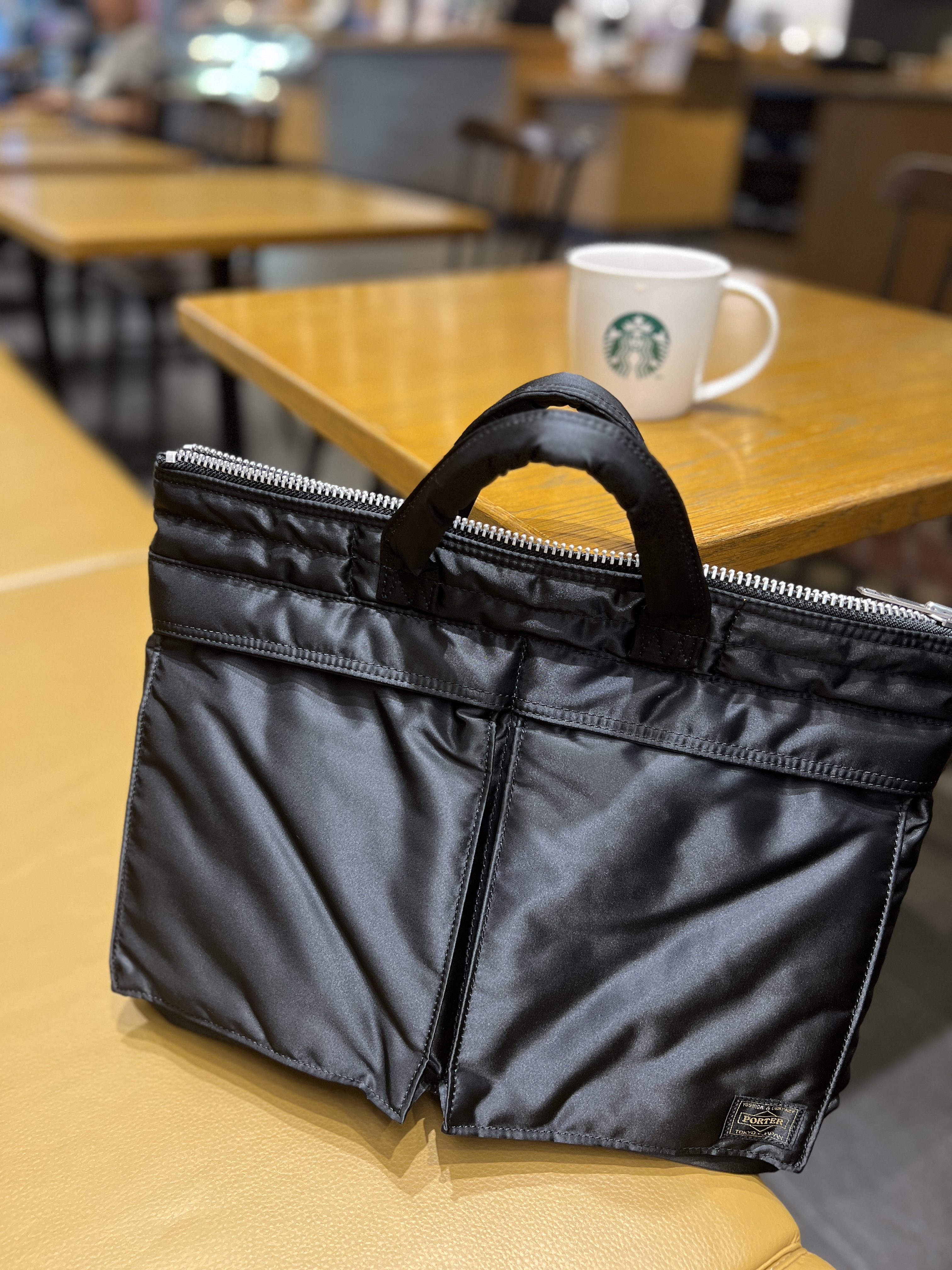 Porter Tanker Short Helmet Bag Black 착용 스타일