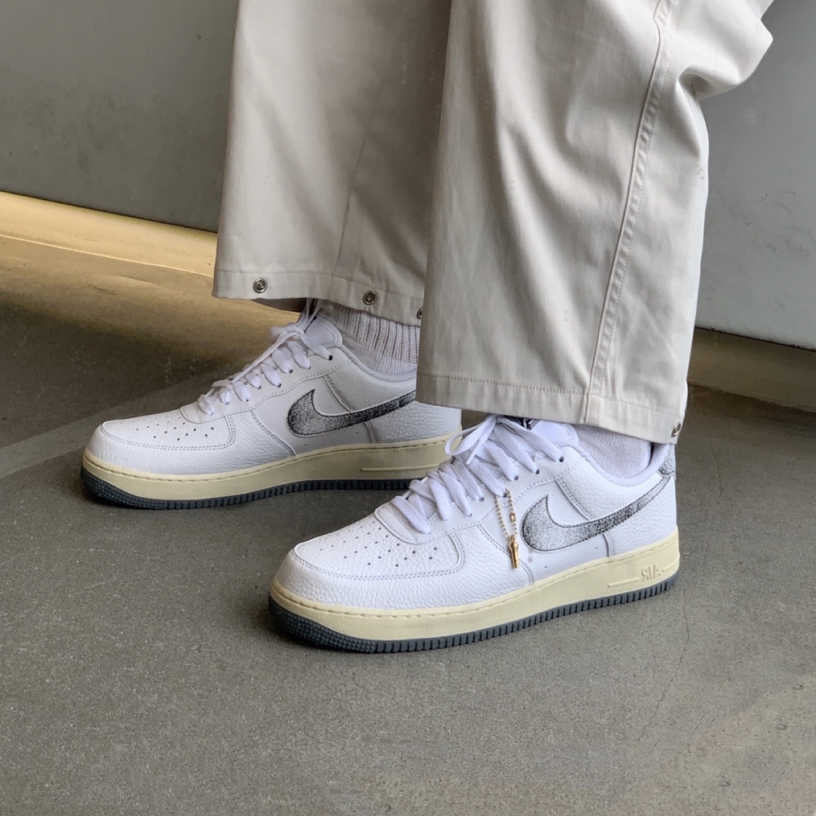 Nike Air Force 1 '07 LX White Smoke Grey 착용 스타일