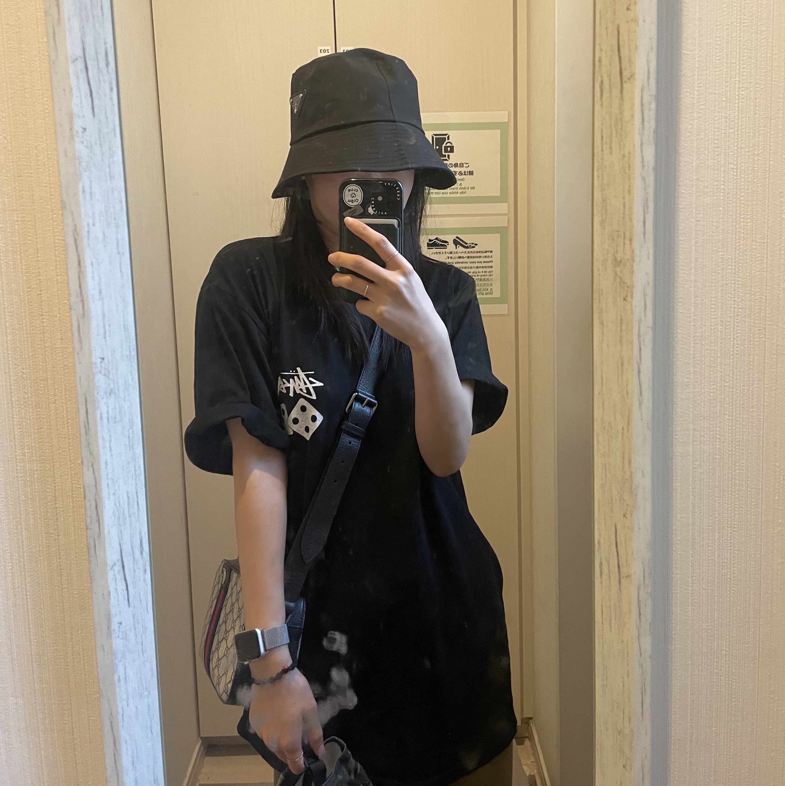 Stussy Dice Pigment Dyed T-Shirt Black 2023 착용 스타일