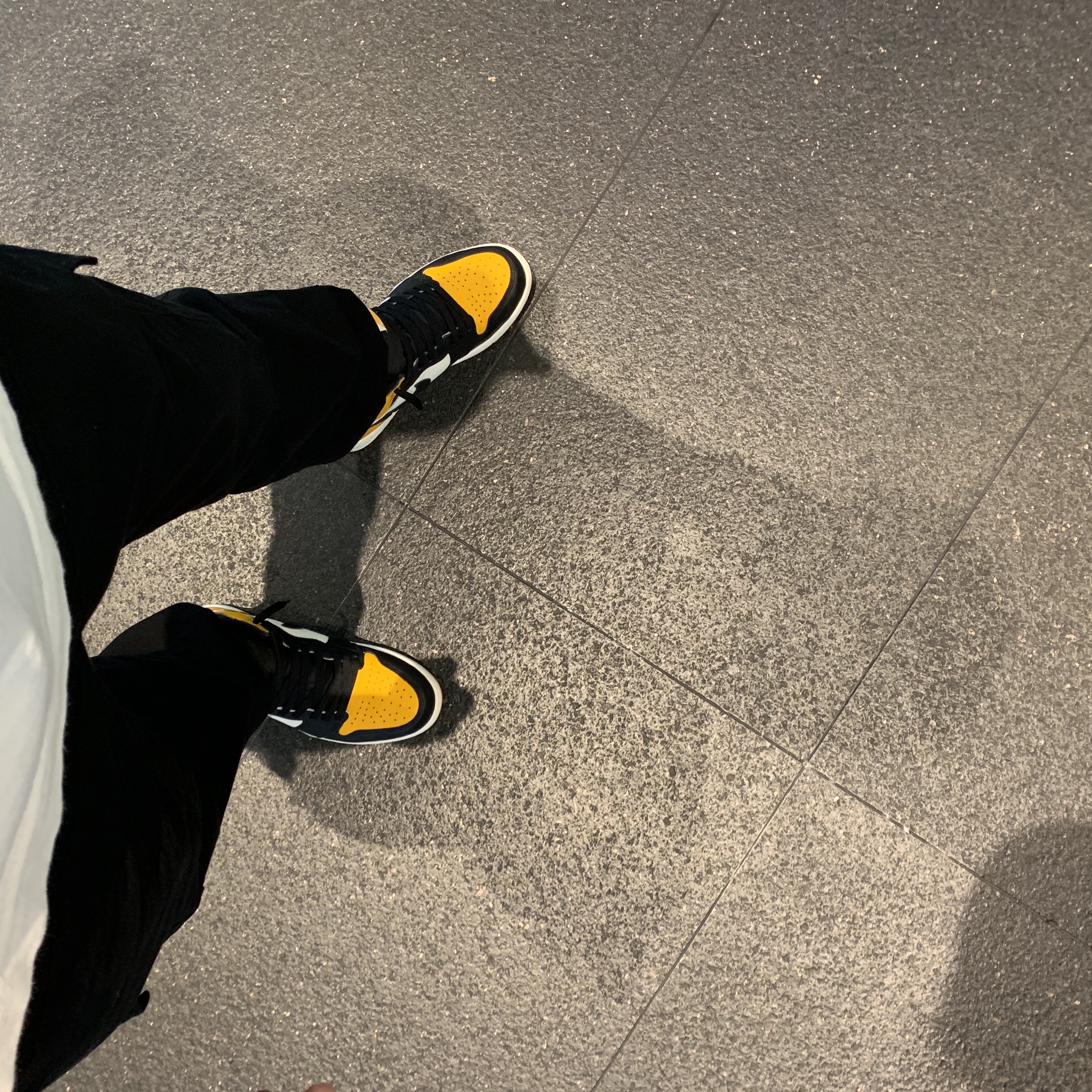 Jordan 1 Retro High OG Taxi, Nike NSW Woven Lined Flow Shorts Black - Asia 착용 스타일 - 3