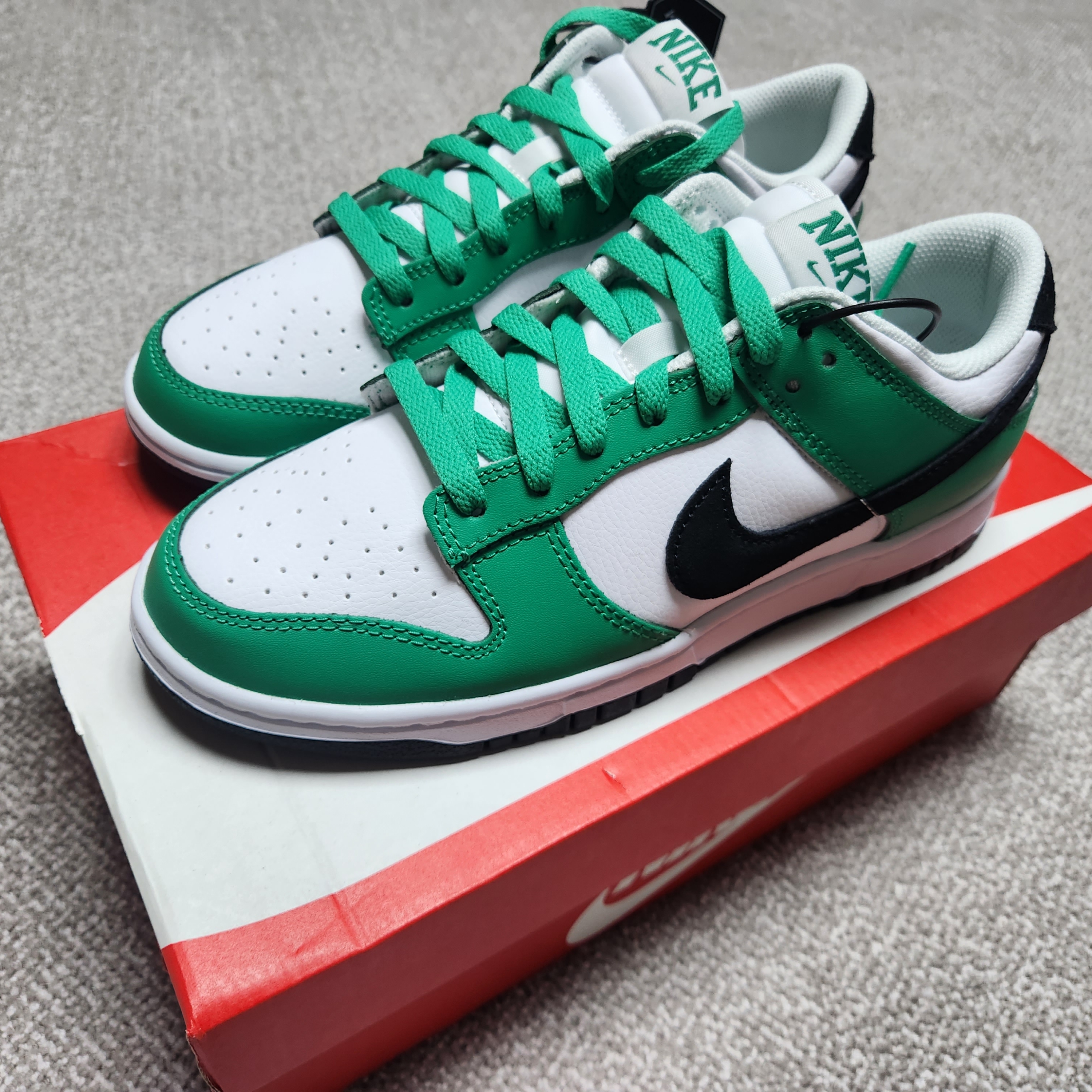 Nike Dunk Low White Green 착용 스타일 - 2