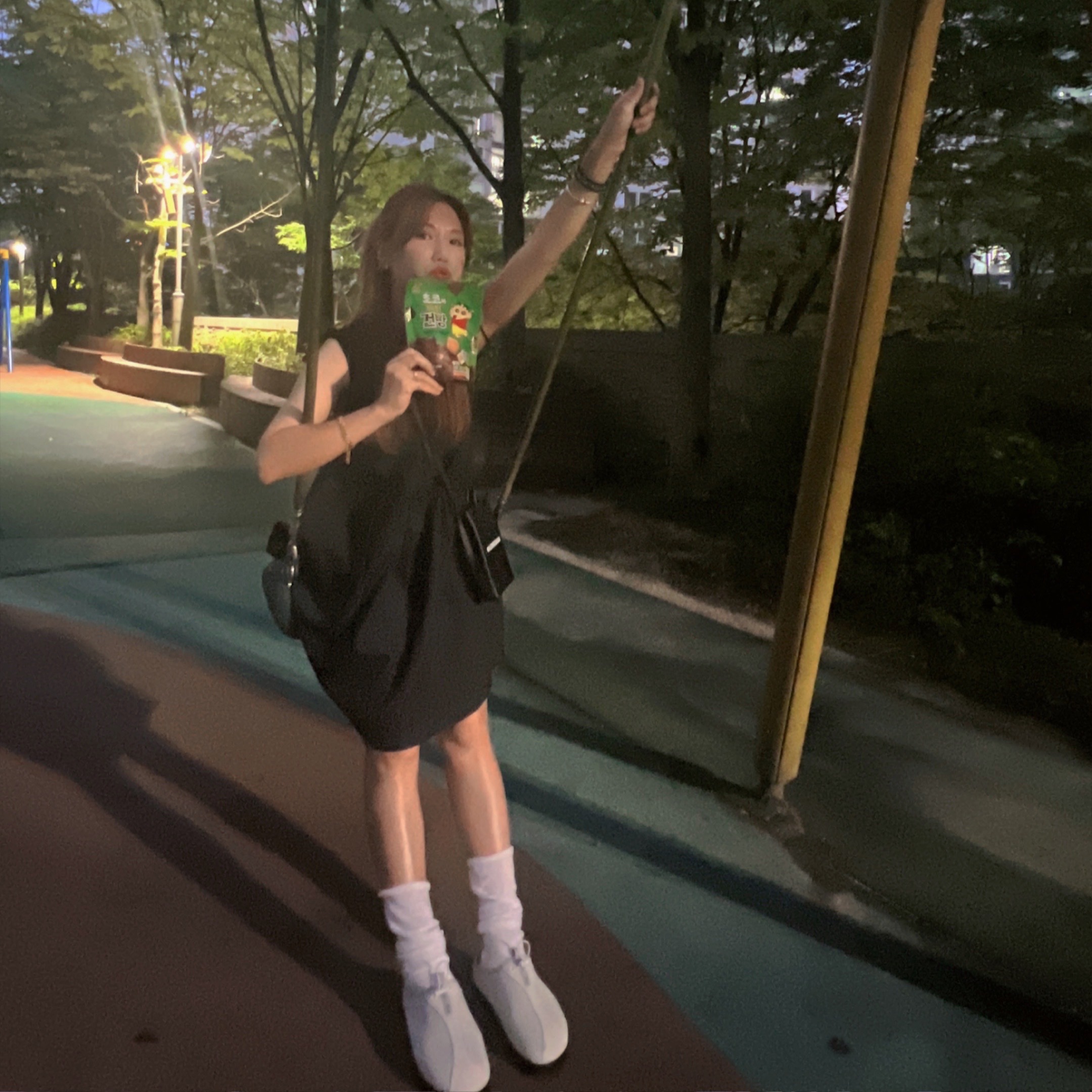 (W) Matin Kim Mesh Round Bloafer Light Khaki 착용 스타일 - 1
