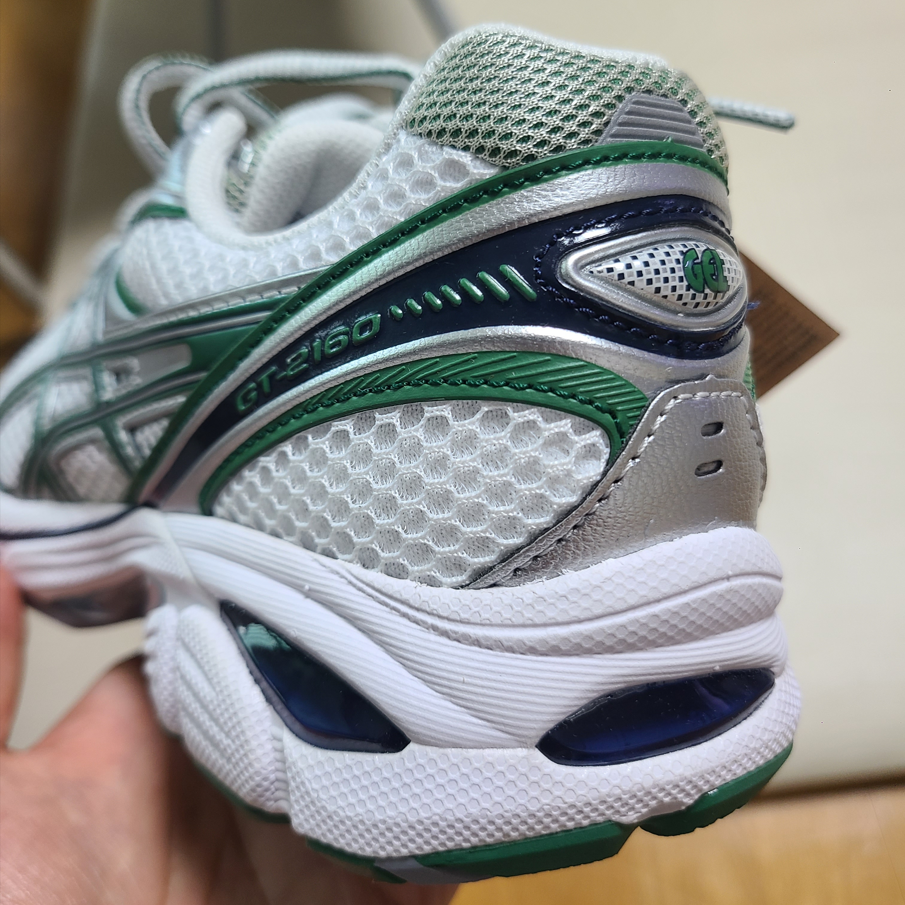 Asics GT-2160 White Shamrock Green 착용 스타일 - 3