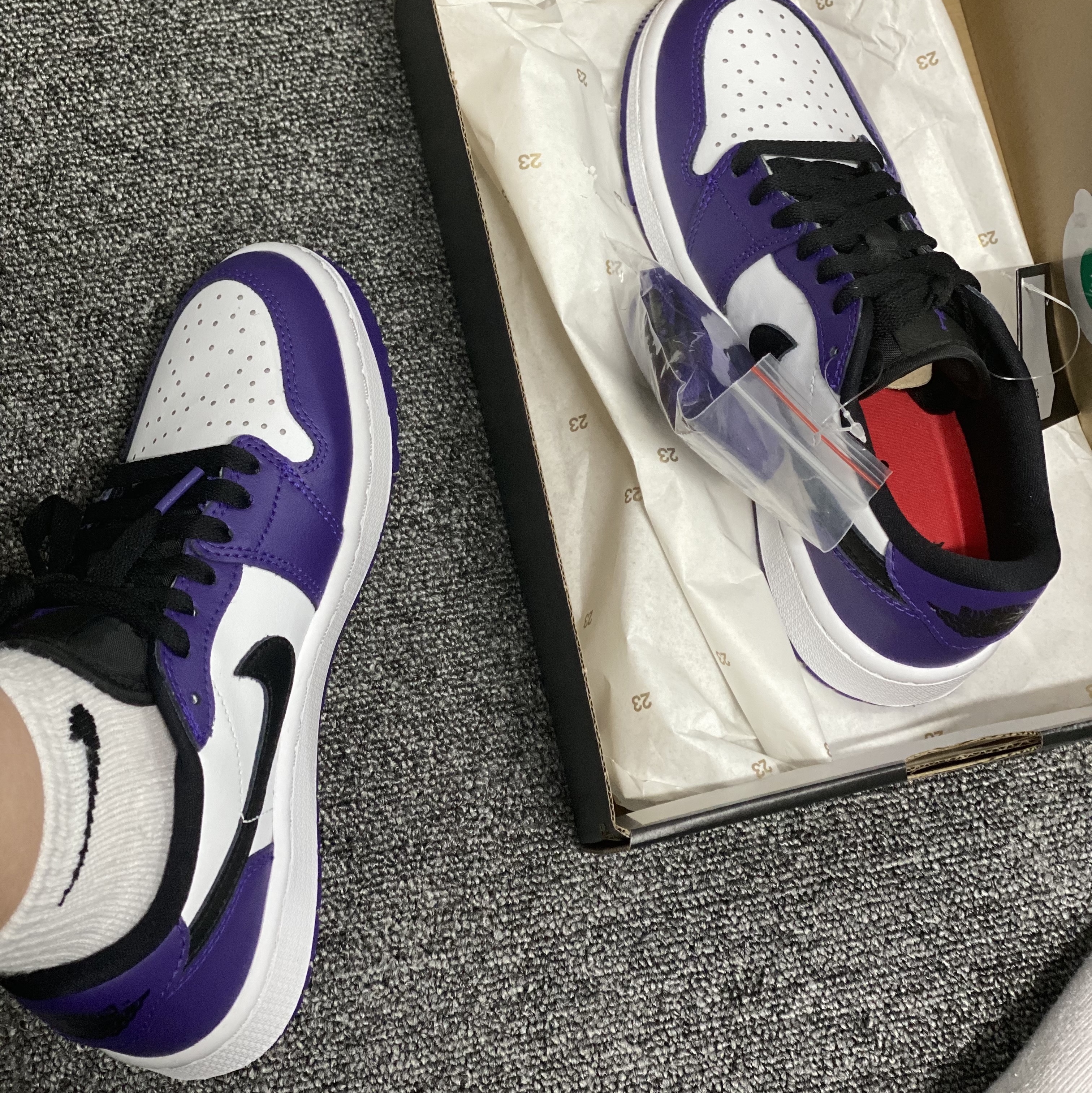 Jordan 1 Low Golf Court Purple 착용 스타일 - 1