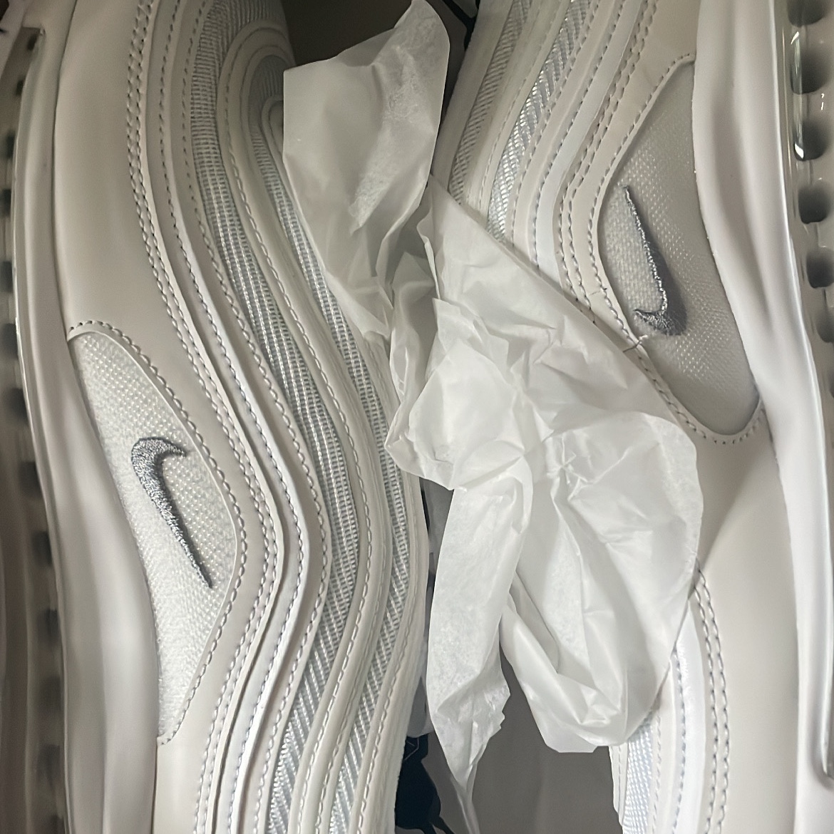 Nike Air Max 97 Triple White Wolf Grey 착용 스타일 - 1