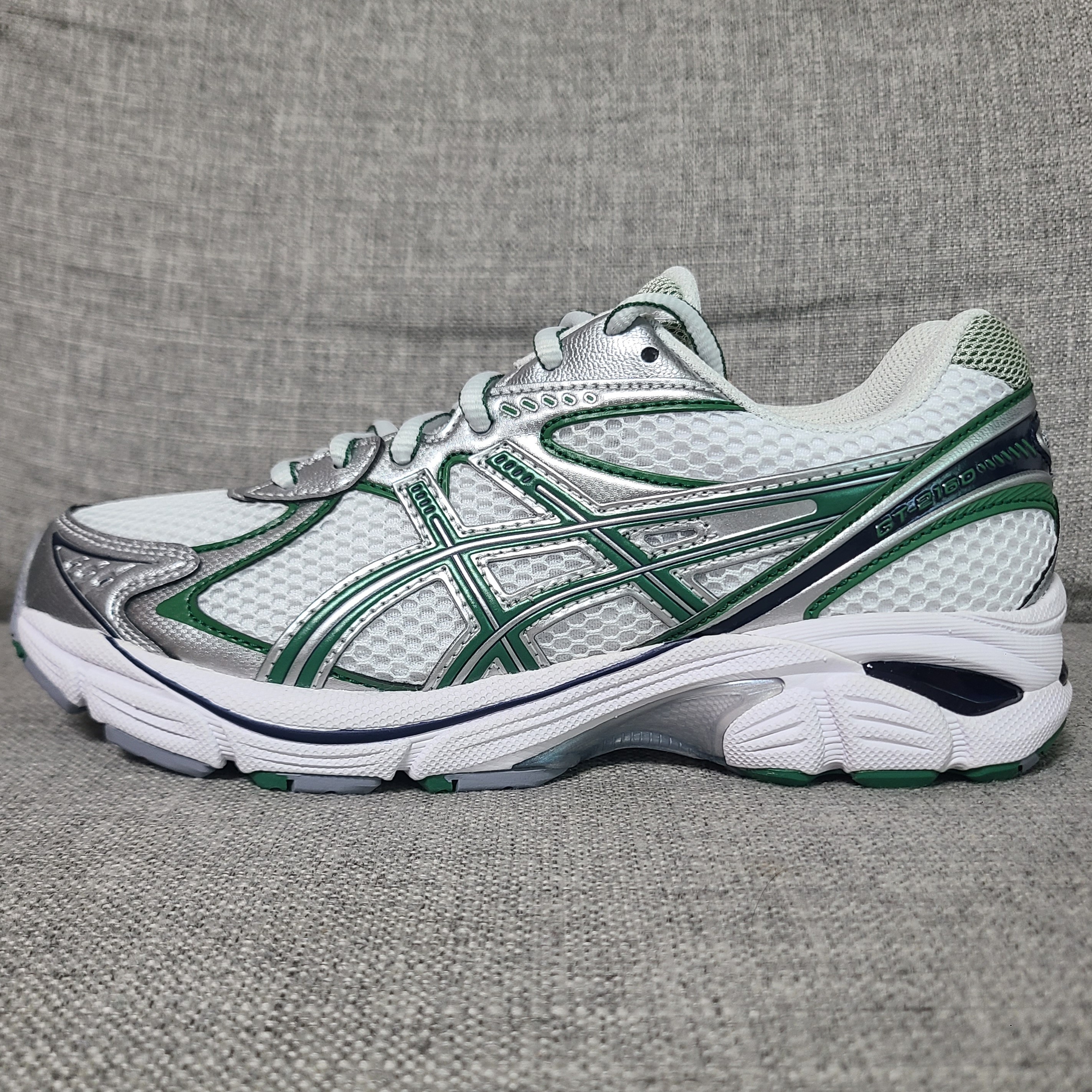 Asics GT-2160 White Shamrock Green 착용 스타일 - 2